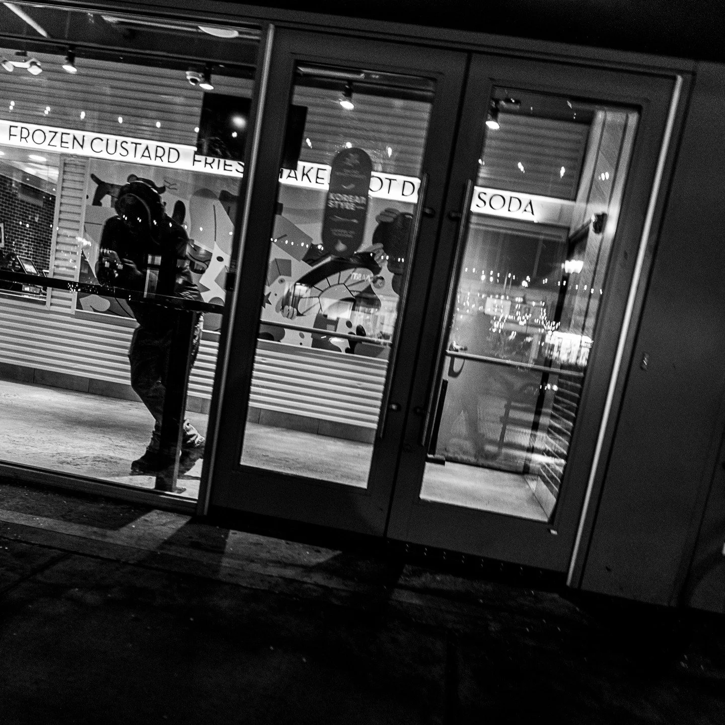 Hoboken, New Jersey.

#canonphotography #shotoncanon #canonr #photography #streetphotography #nj #newjersey #hoboken #blackandwhite #blackandwhitephotography