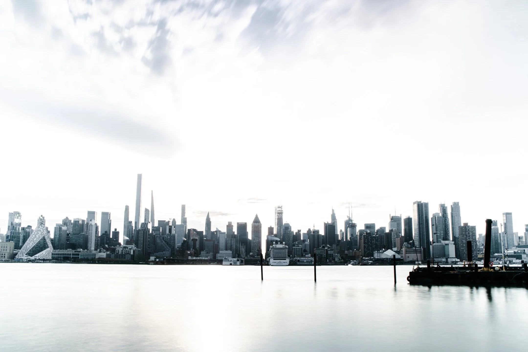 New York City skyline.

#canonphotography #shotoncanon #canonm50 #photography #streetphotography #blackandwhite #blackandwhitephotography #photography