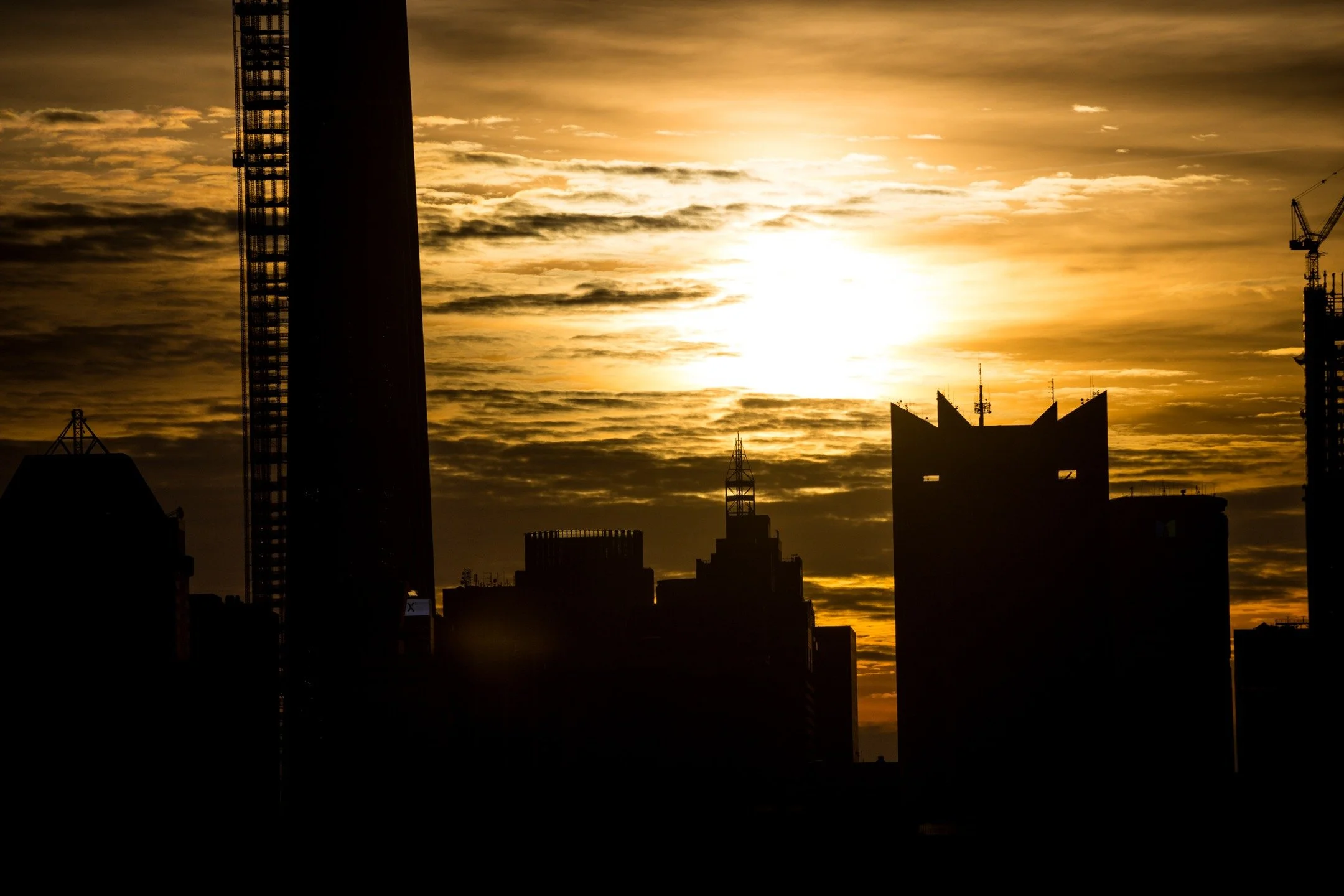 Sunrise over New York City.

#canonphotography #shotoncanon #canonr #photography #streetphotography #newyorkcity #nyc #manhattan
#newyork #sunrise