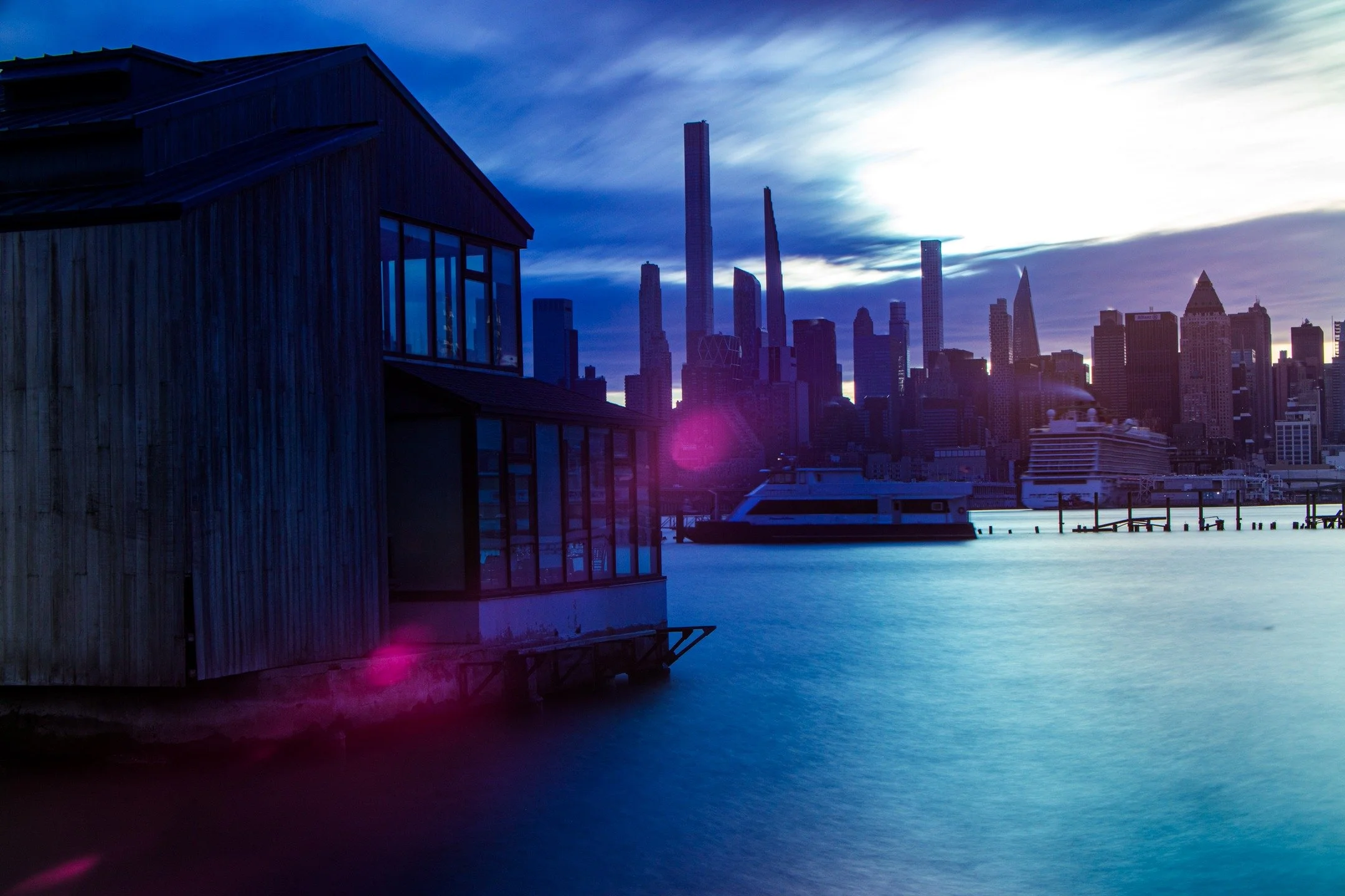 Manhattan sunrise. 

#newyorkcity #nyc #manhattan #streetphotography #photography #canonr #canonphotography #shotoncanon #hudsonriver