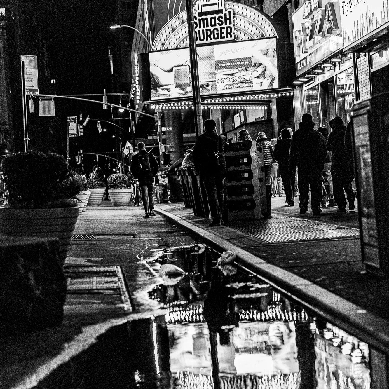 Times Square area, New York City.

Canon R + RF28-70mm f2.8

#newyorkcity #nyc #manhattan #streetphotography #photography #canonr #canonphotography #shotoncanon 
#blackandwhite #blackandwhitephotography