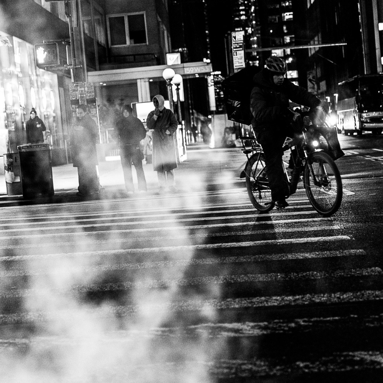 Times Square area, New York City.

Canon R + RF28-70mm f2.8

#newyorkcity #nyc #manhattan #streetphotography #photography #canonr #canonphotography #shotoncanon 
#blackandwhite #blackandwhitephotography