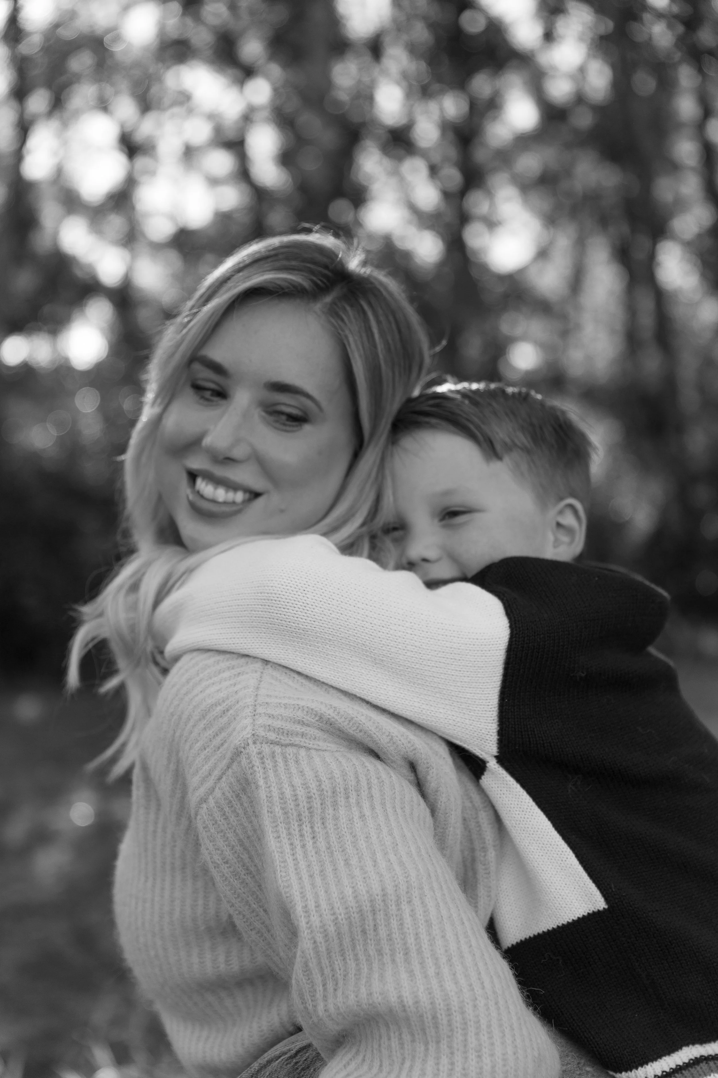 Photography by Alexia Newborn session at sunset with Lennard family