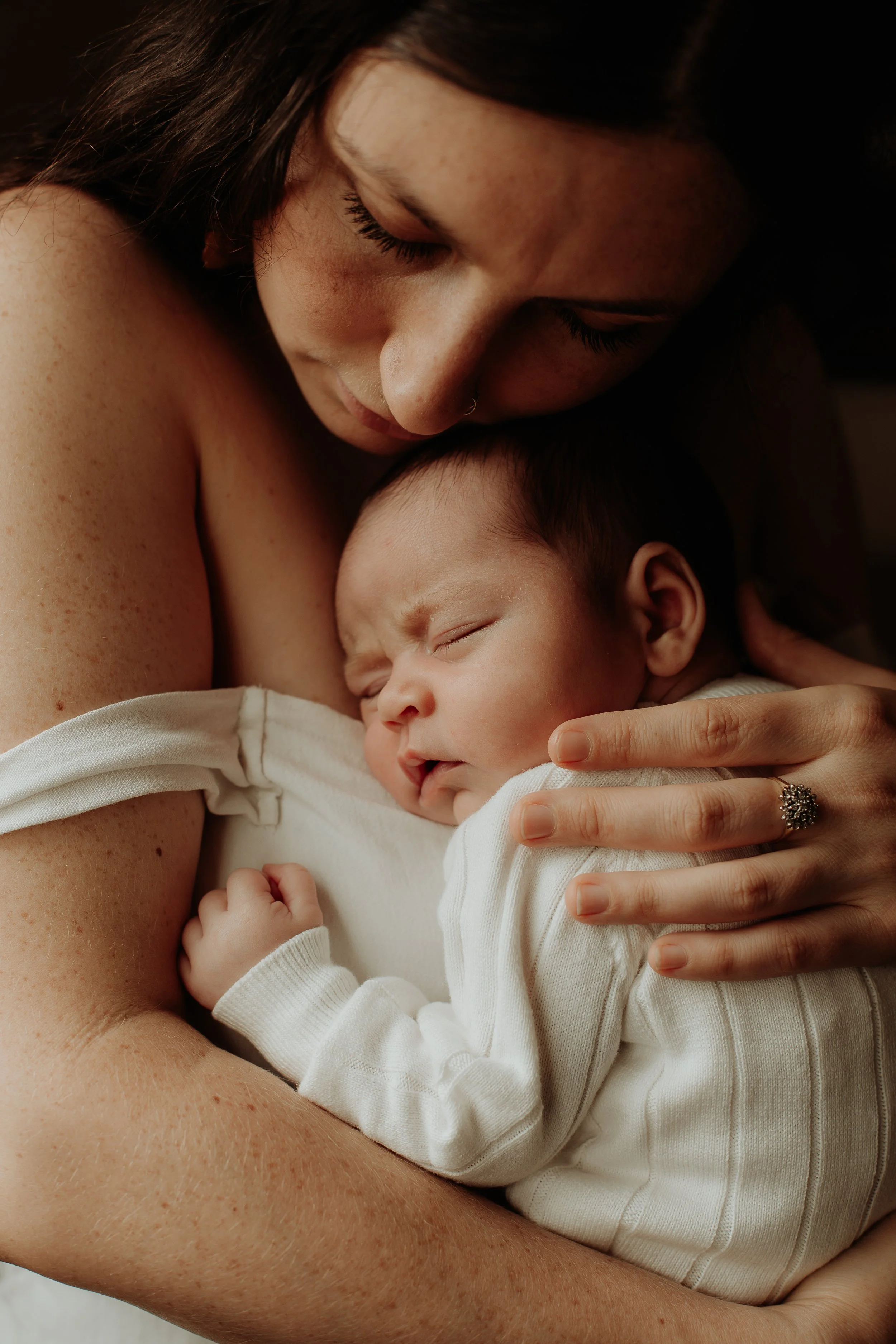 Photography by Alexia Newborn session at home with willow