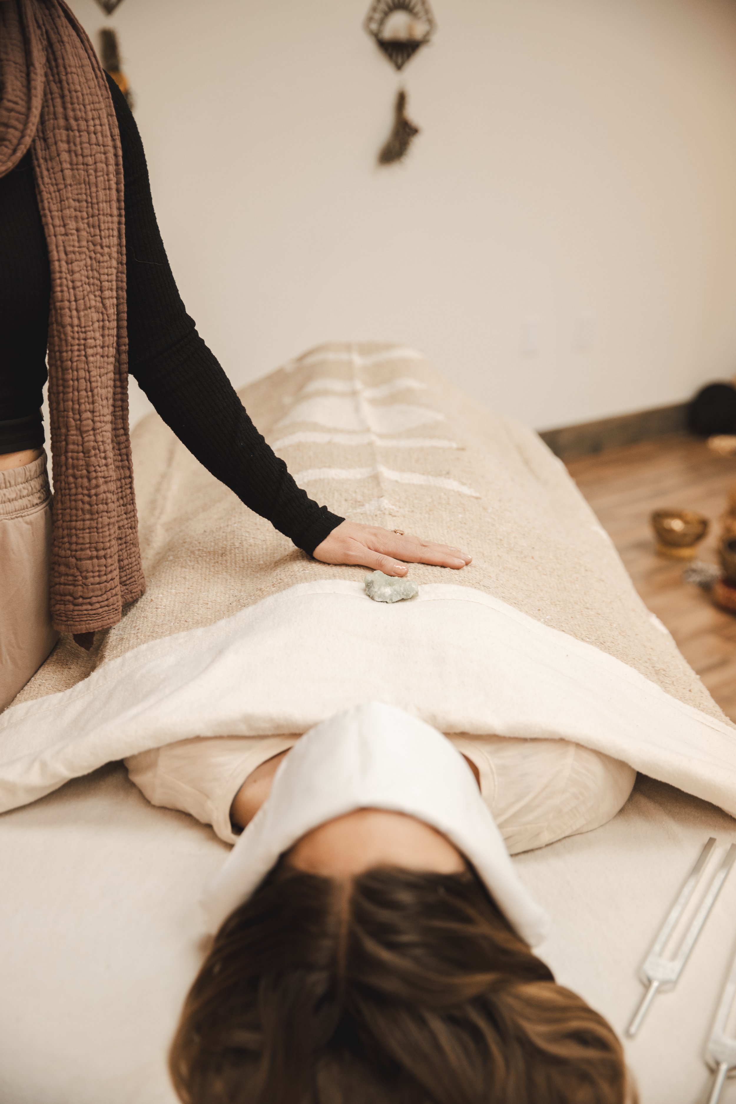 Massage vs Energy Healing : What’s right for you?