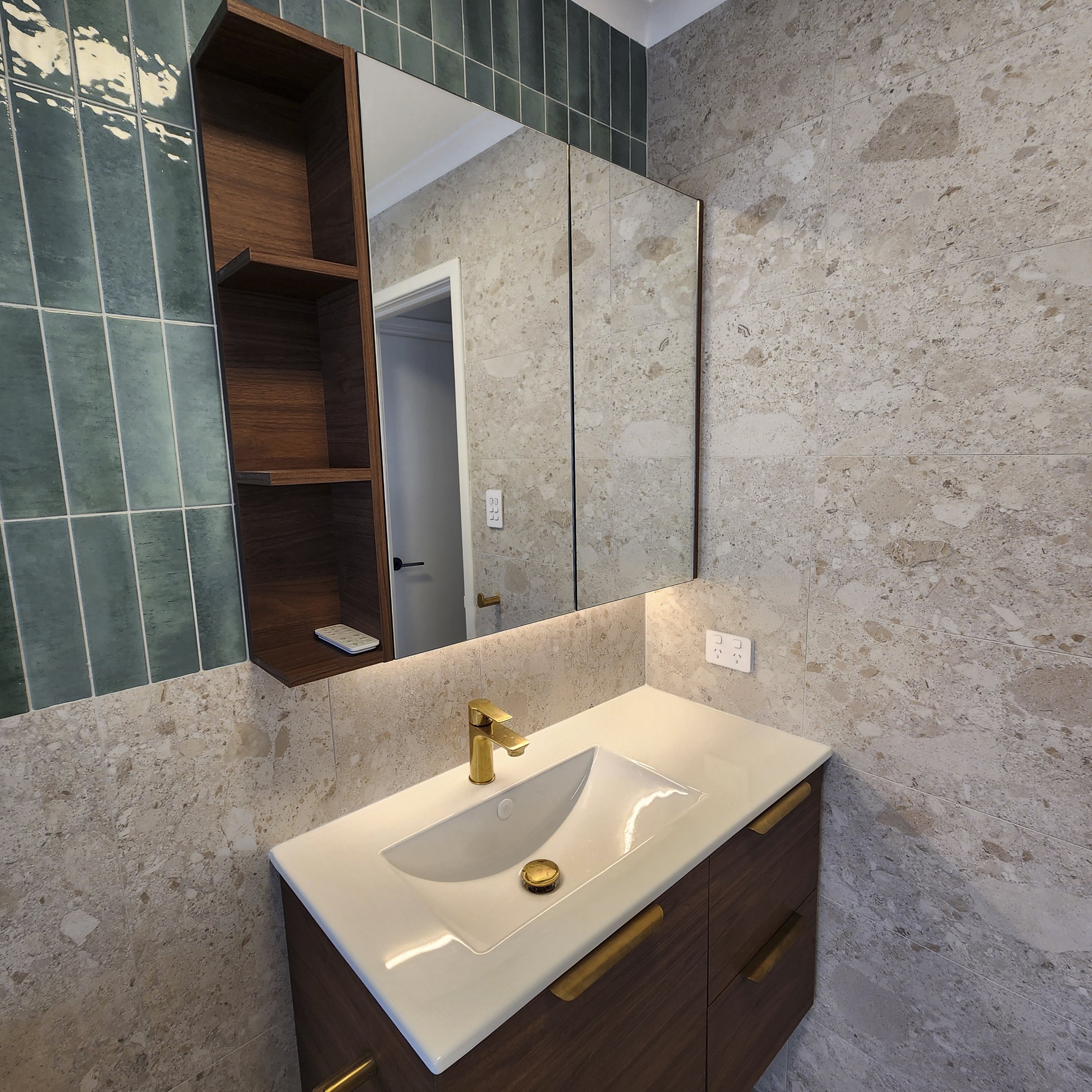 BP-Bathrooms_Carine_Amalfi_Urbanline_Atlantis-Antique-9.jpg