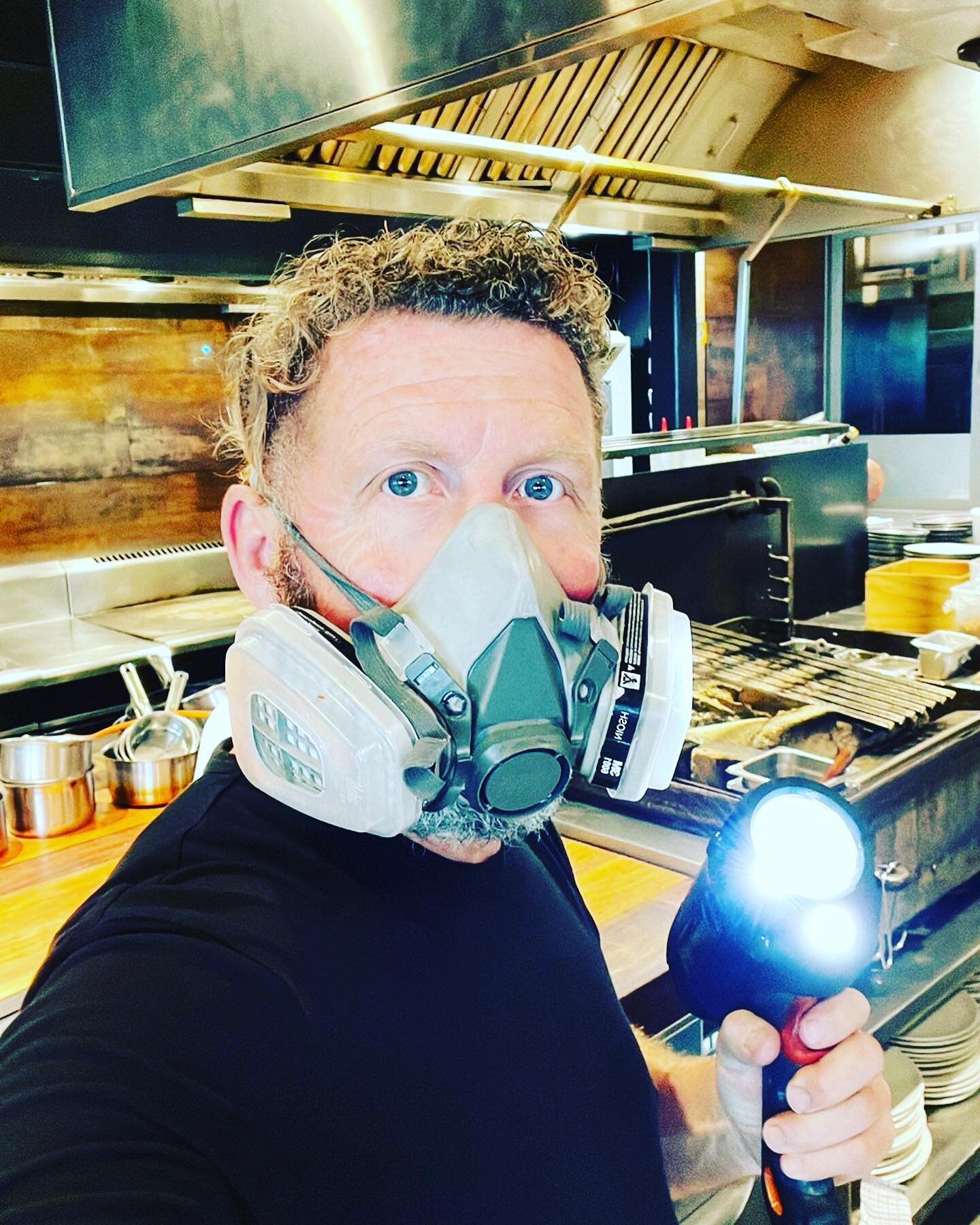 Preemptive check for any evidence of insect activity within a commercial kitchen - using crack n crevice sprays and a good flashlight - we pull out appliances and 👀in the darkest spots #propest #propest_nz #aucklandfoodcontrolplan #commercialkitchen