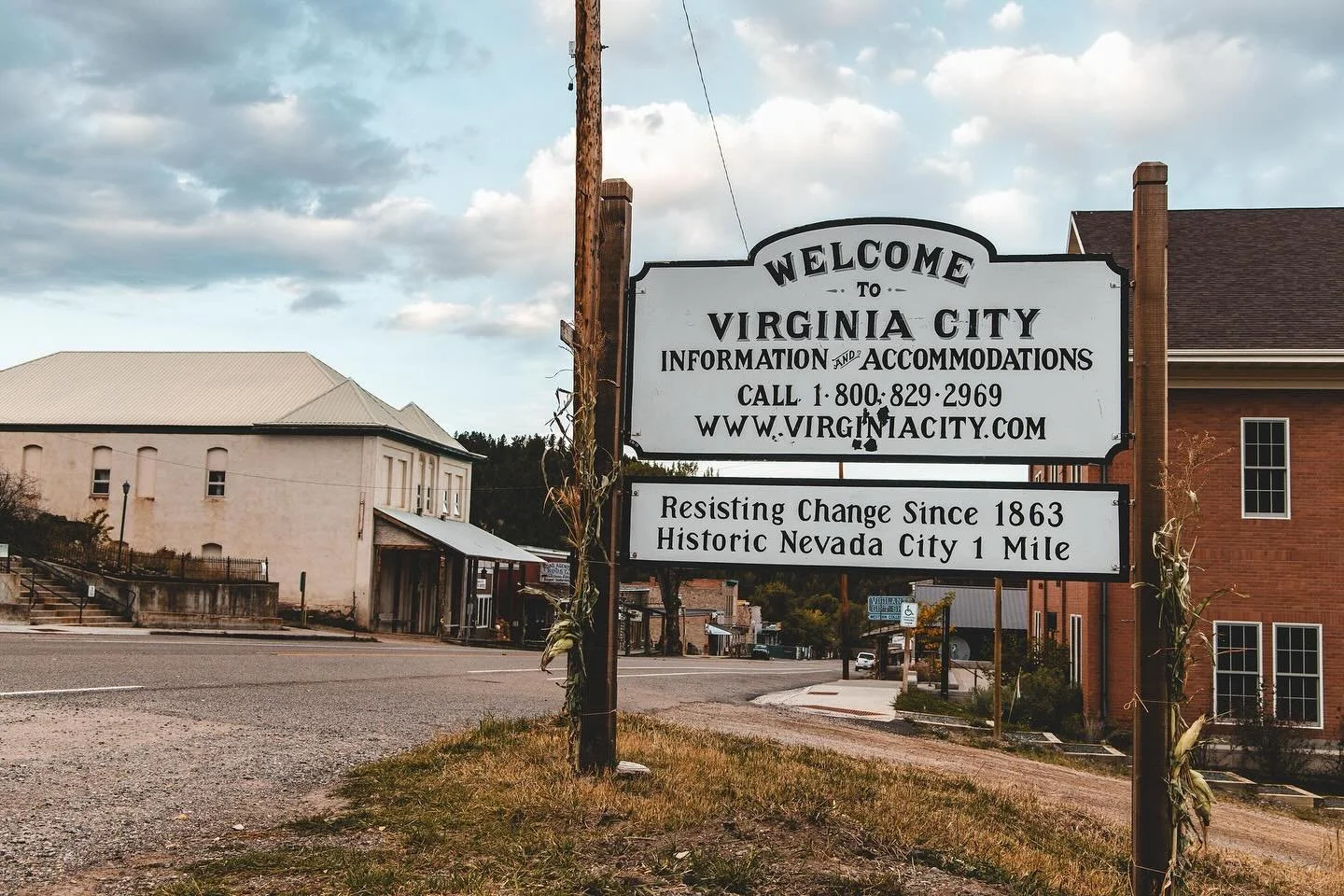 Virginia City, Montana, a real-life frontier town dripping in outlaw history. I first learned of Virginia City while watching an episode of @expeditionunknown with @gatesygram 

The exploration into the legend of Sheriff Plummer&rsquo;s stolen gold i