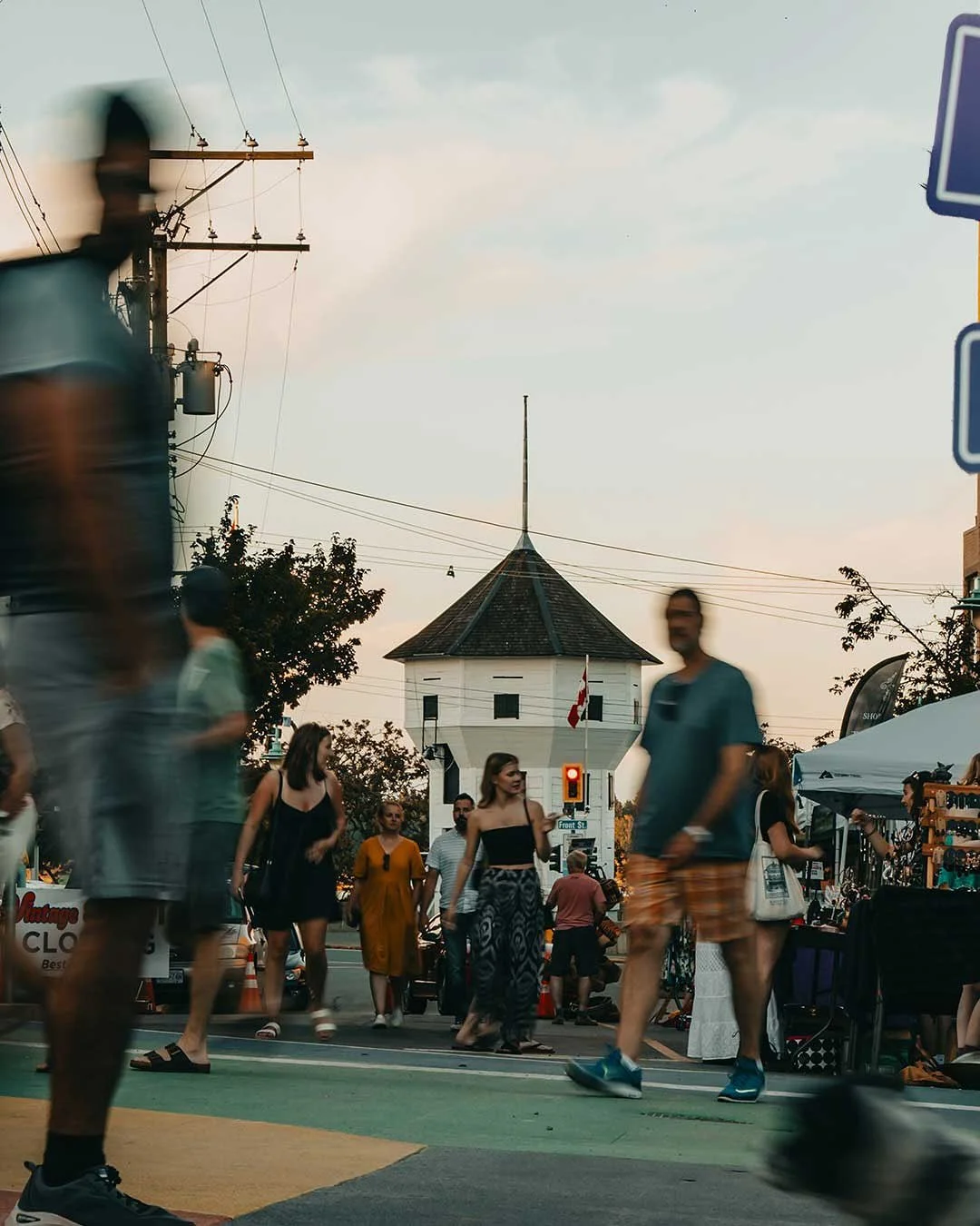 Some scenes from the Commercial Street Night Market last week 📸

There is something special about a farmers market. It feels like a timeless absolute in the human story. In every civilization, there has been a central place for people to barter, tra