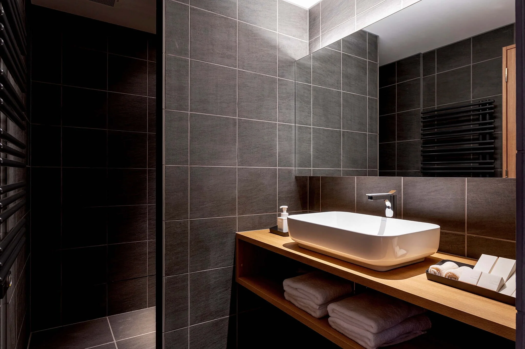 FF-3-BDR-Penthouse-Suite-701-3.jpg