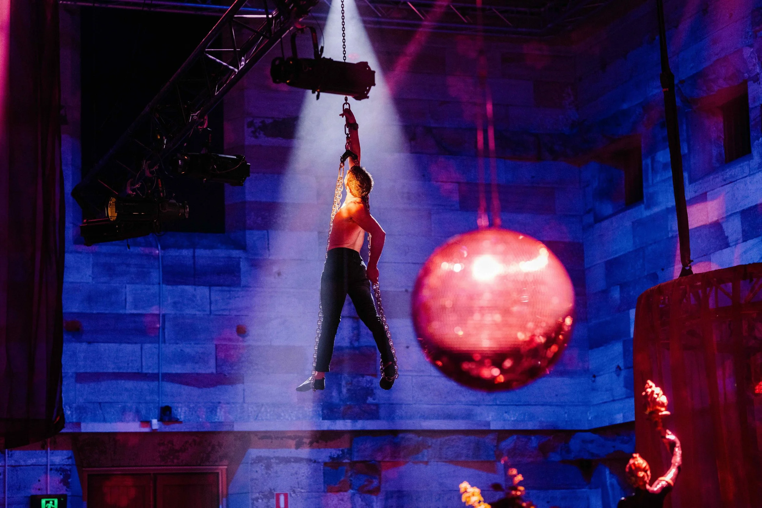 03 LIVE PERFORMANCE.jpeg