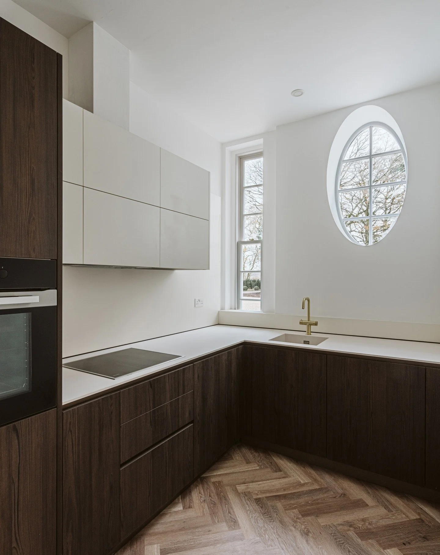 Kitchen details at Woodredon House: A harmony of functionality and elegance, setting the standard for luxury living. 

Every design element meticulously crafted to enrich your culinary experience. 🌿✨

Kitchens by @poliform_official