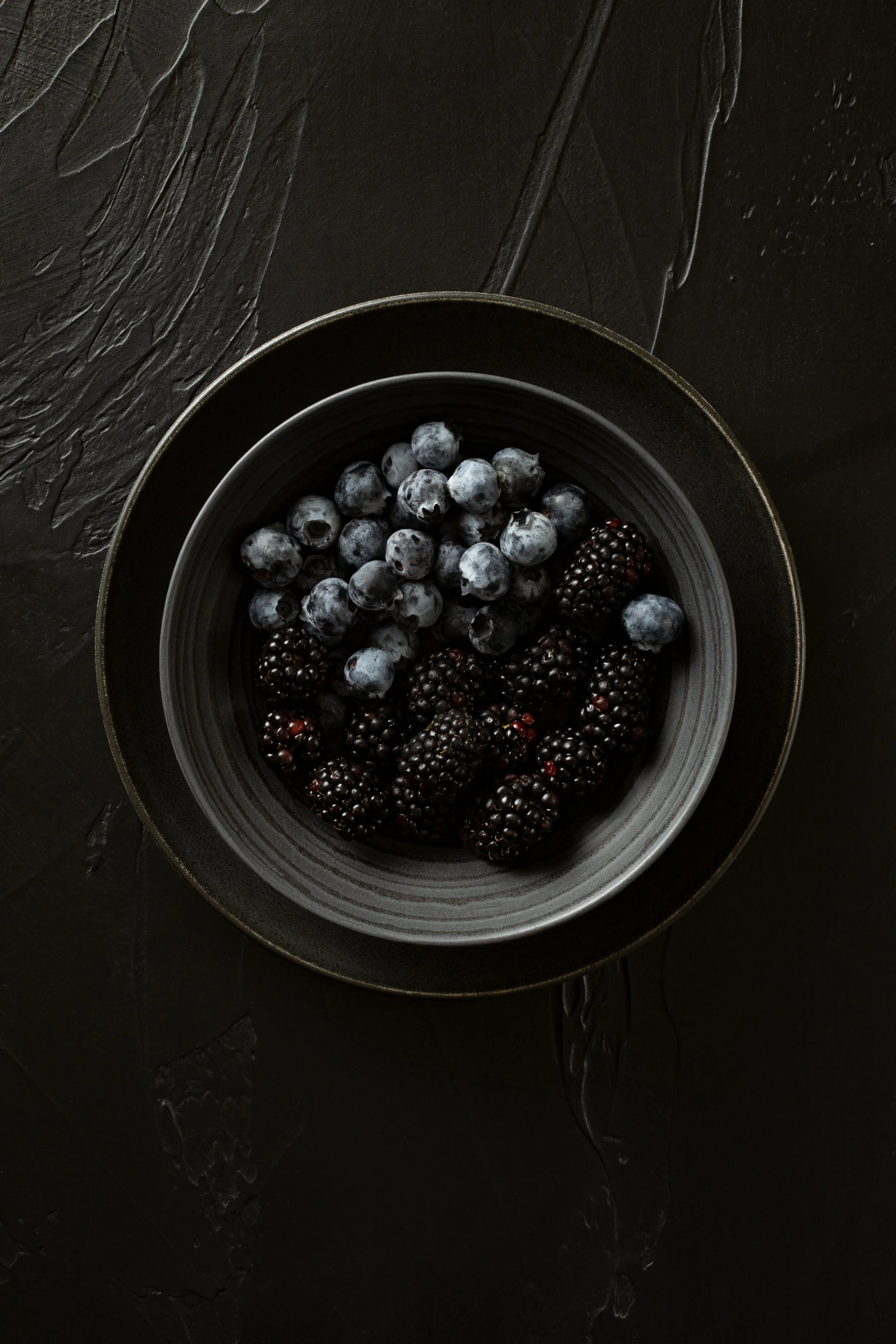 5M4A5724-black-berries-on-black2-for-web.jpg