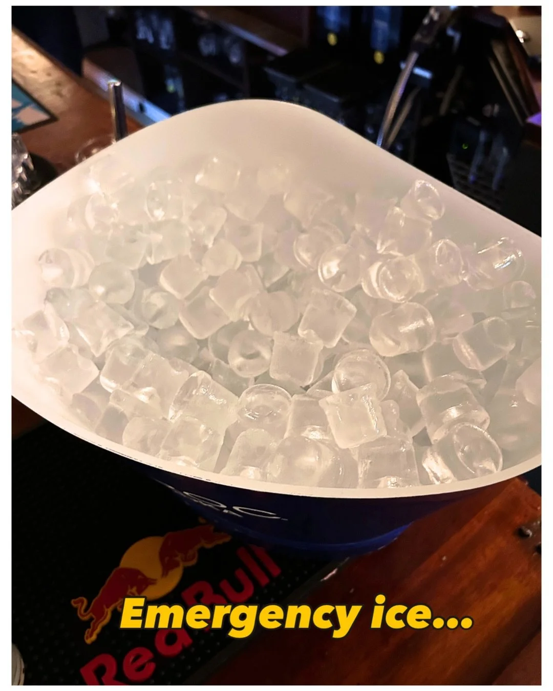 A big thanks to the Manager of legendary Bristol pub The Hatchet - pictured here, forgot to get his name! - who sorted us out with ice when we ran out at our recent English Wine Fair event. Their busy, mega-historic pub is just opposite Averys on Fro