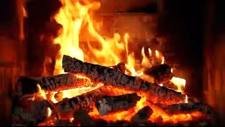 Three minutes of logfire calm. That&rsquo;s all. In case your feeds were getting a bit hectic. Cheers folks! 🔥🥂🧘&zwj;♀️ 

#logfire #cozyfireplace #TheIEWA #wintervibes