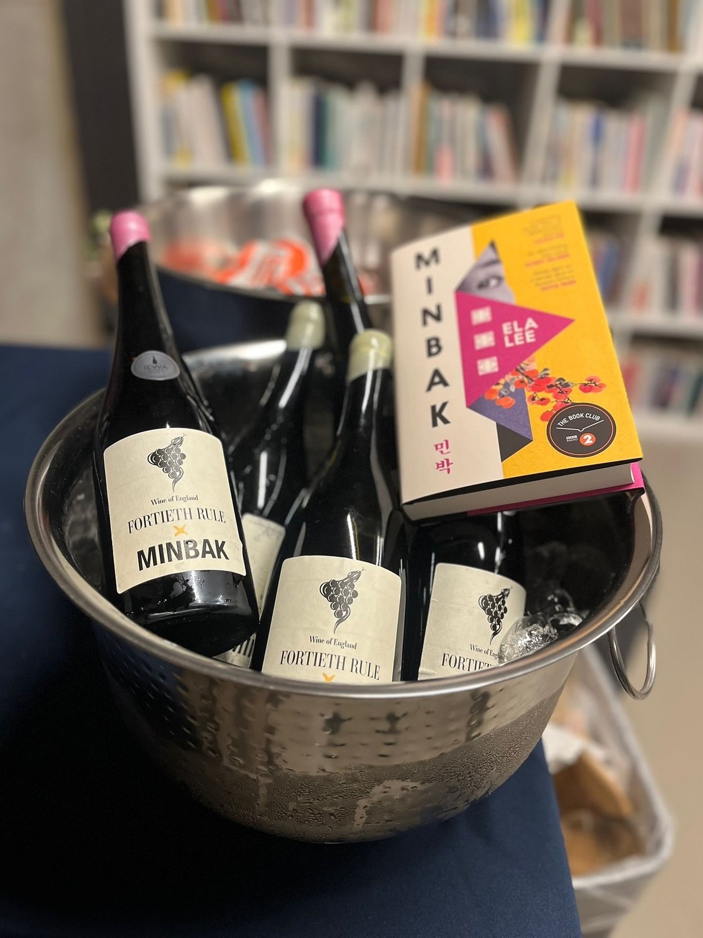 Strong English wine / World Book Day energy 📚🥂

Congrats to @ela__lee on the launch of Minbak, celebrated in proper style with wine from our good friends @fortiethrule Hemina Ros&eacute; and Measure of Chardonnay - both sporting bespoke labels for 