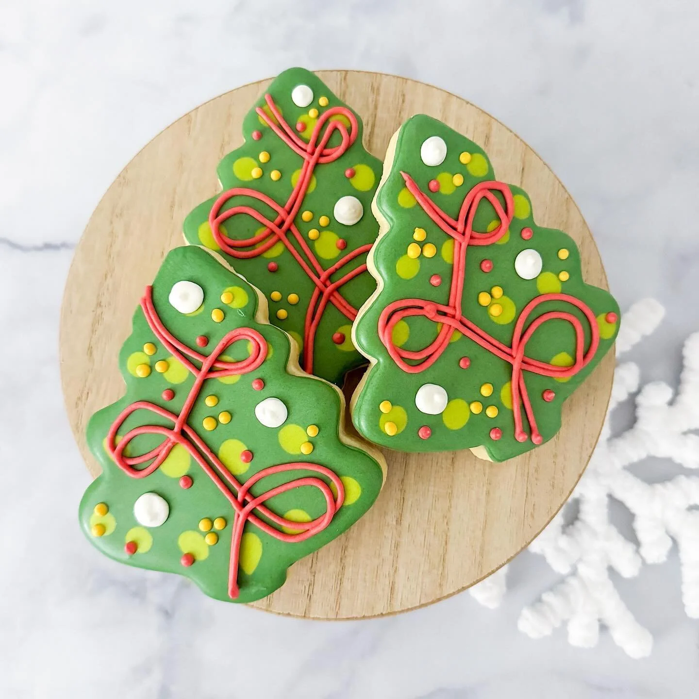 Decorating the Christmas tree (and then decorating Christmas tree cookies!) is always my favorite part about Christmas! 🎄
