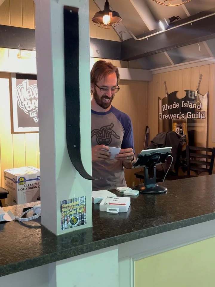 🎡 Big E 2025 has BEGUN! And we’re all setup in the Rhode Island House waiting for you✨
Check out who’s on draft right now 👏
@greysail with Captain’s Daughter 
@foolproofbrew with Ocean State Lager + Vango
@monikerbrewery with La