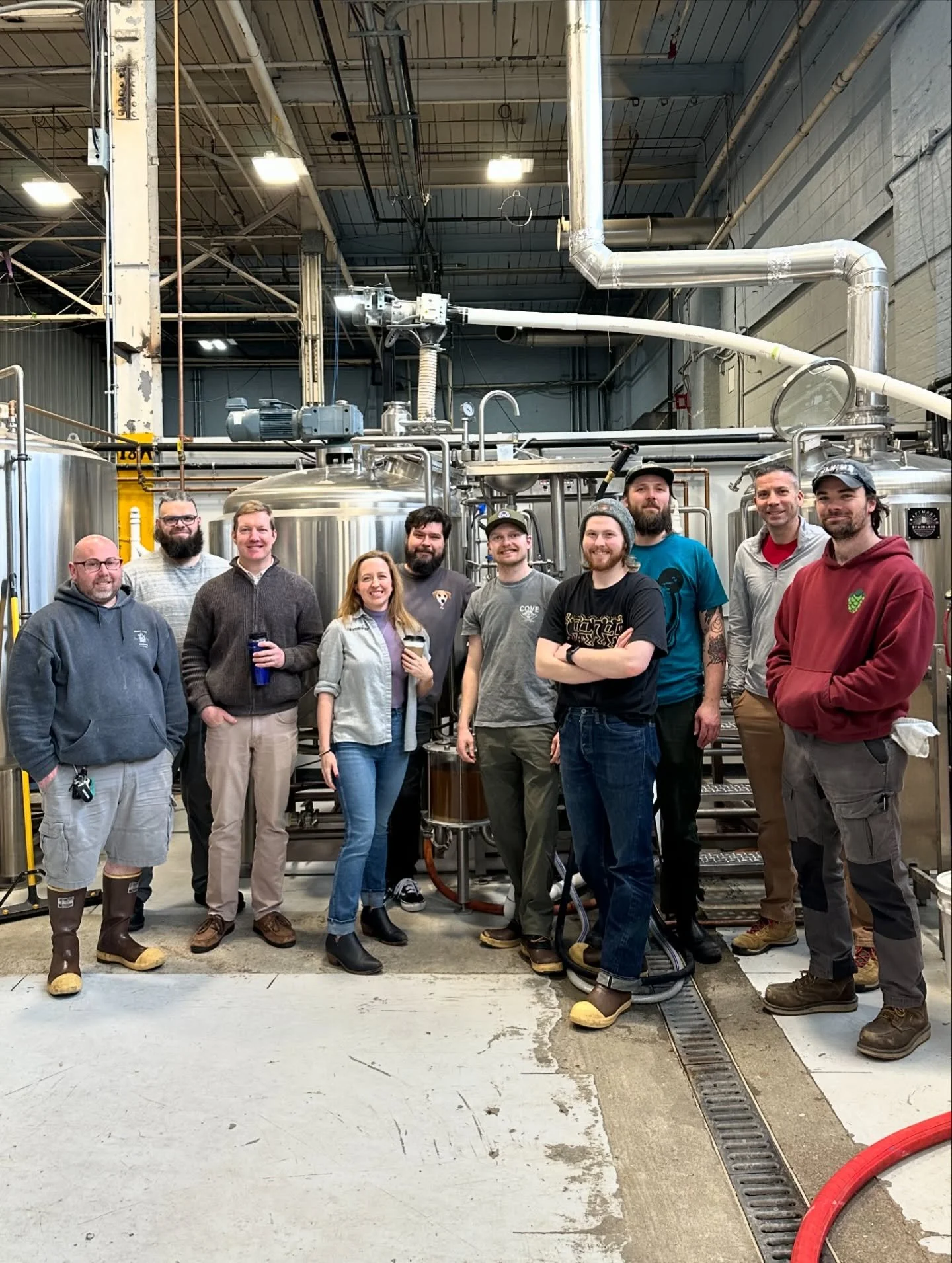 While winter may still have a few tricks up its sleeve, Rhode Island brewers have one too and are looking ahead to April 🍻 401 Beer Collab Day went off without a hitch thanks to this incredible crew! Thanks to @buttonwoodsbrewing for hosting/helping