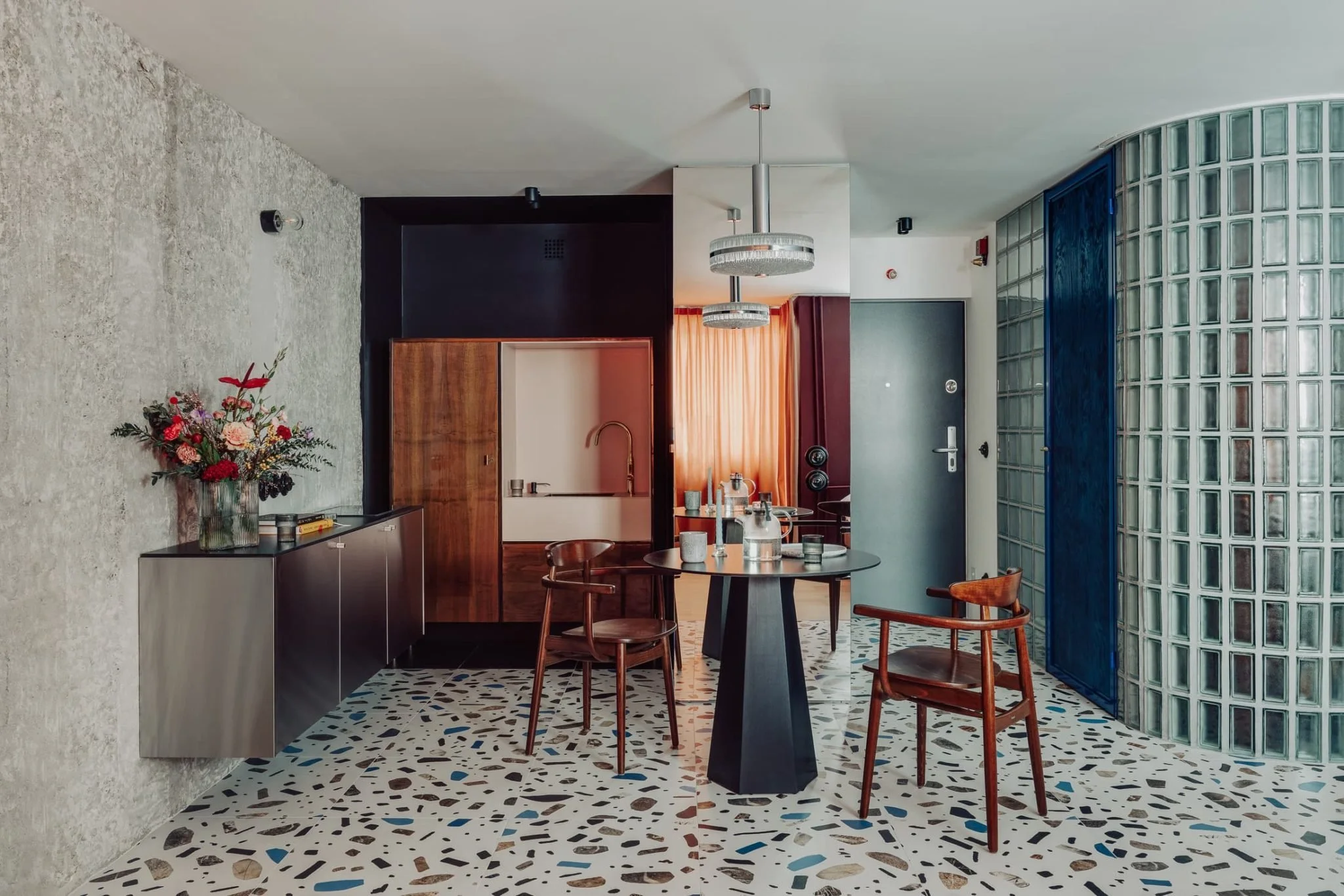 Mistovia-Studio-Katowice-Apartment-Compact-Photo-ONI-Studio-Living-Yellowtrace-02-2048x1366.jpg