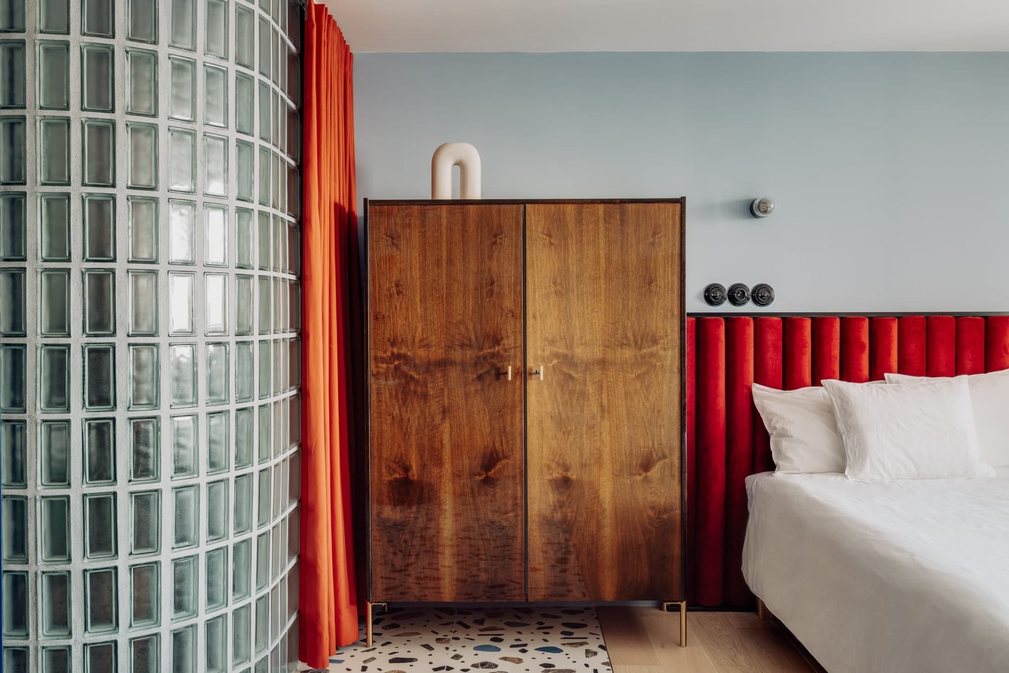 Mistovia-Studio-Katowice-Apartment-Compact-Photo-ONI-Studio-Living-Yellowtrace-13-2048x1366.jpg
