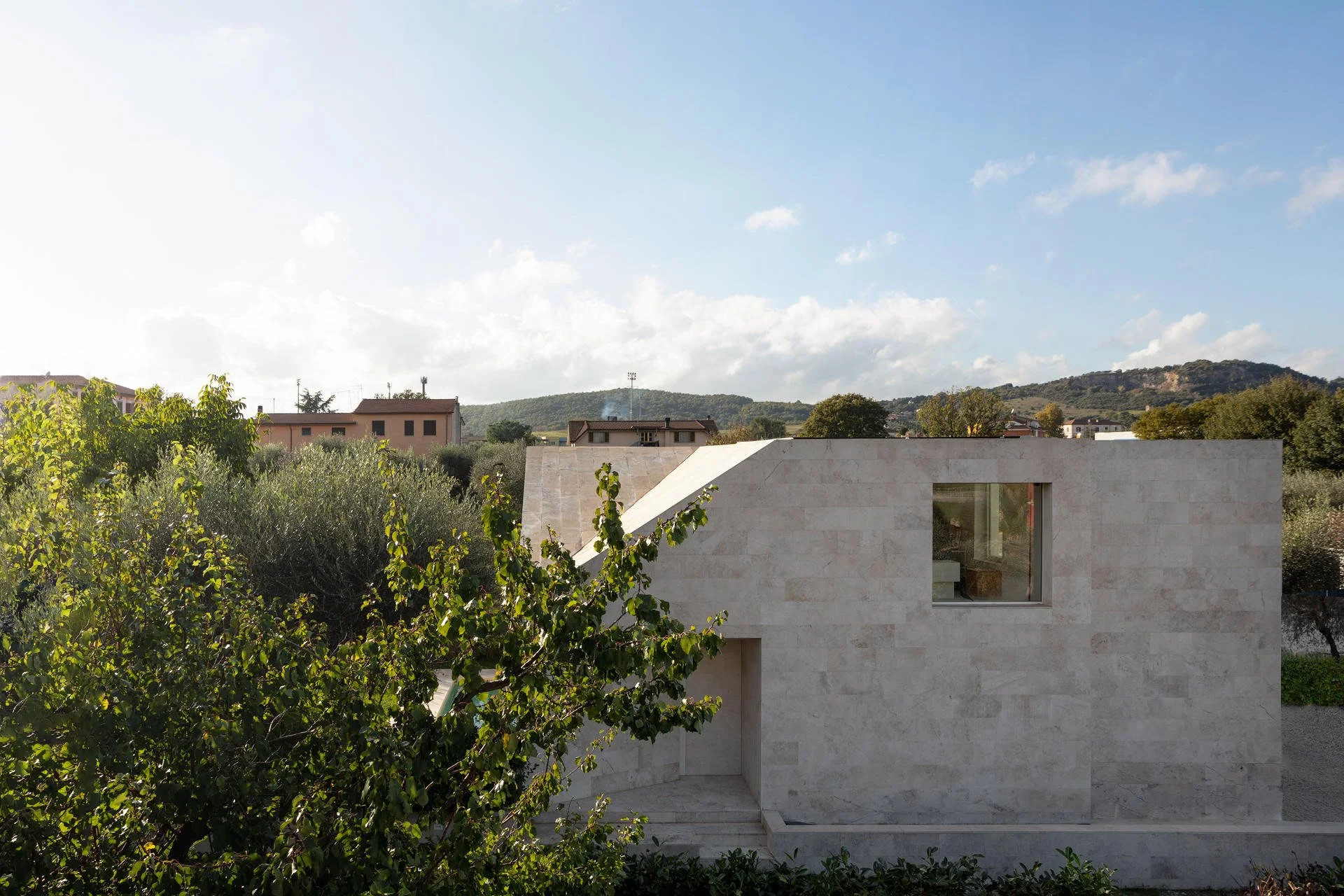 23-I-Stonehouse-I-Fiano-Romano-(RM)-I-2022-I-CarloOriente2022-arcit18.jpg