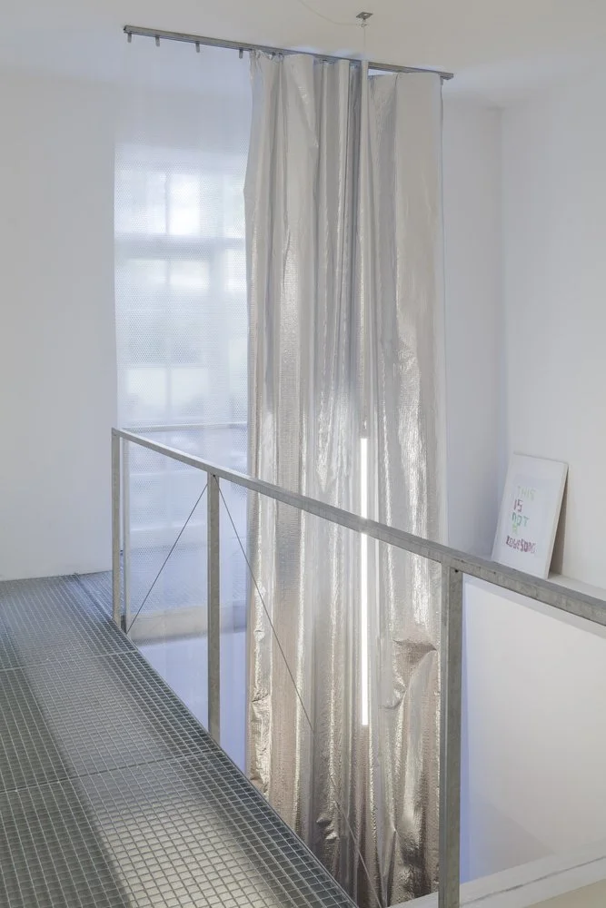 office-with-silvercurtain-buero-wagner_12.jpg