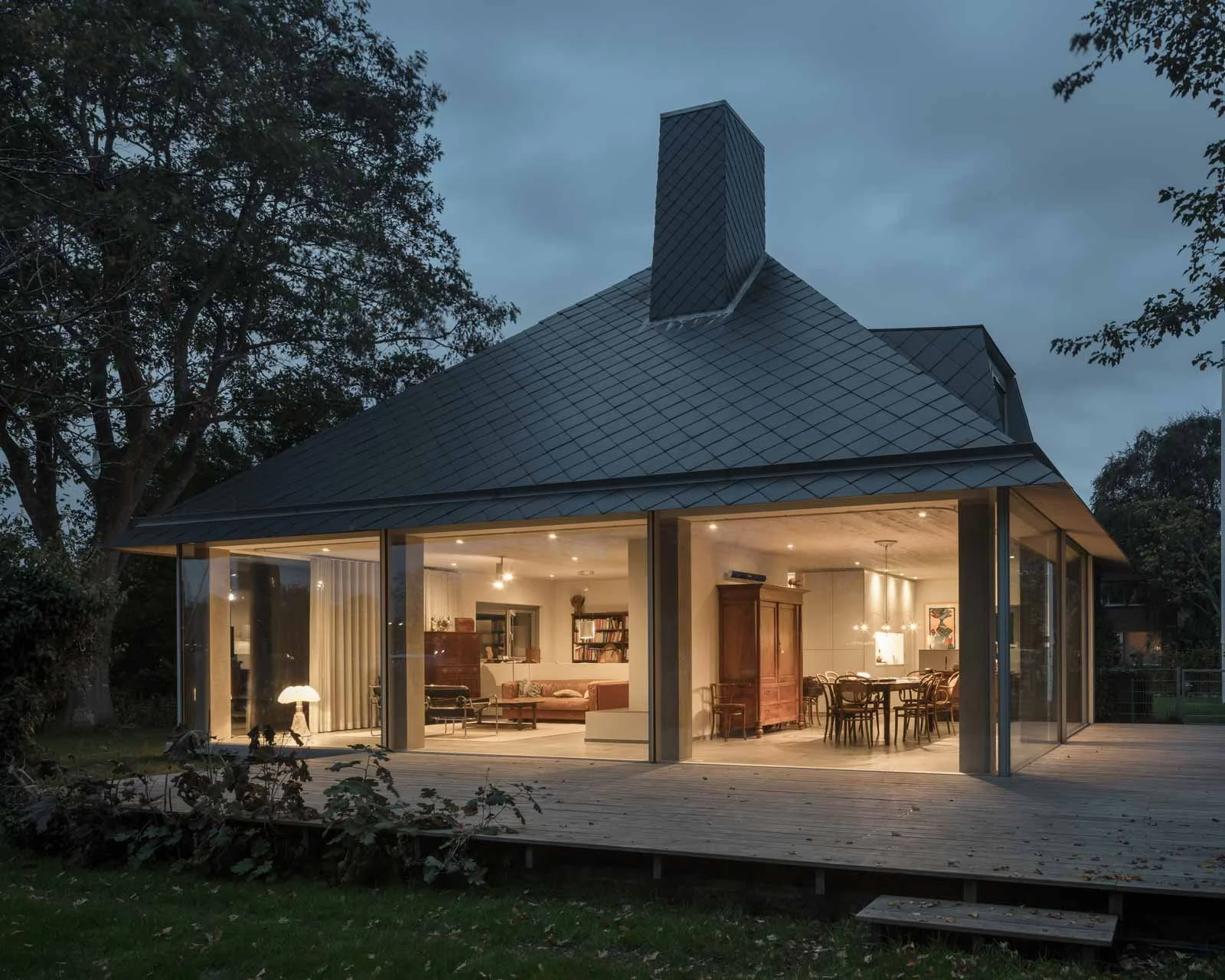 beta-house-tc-workum-exterior-night-photo-stijn-bollaert-3.jpg