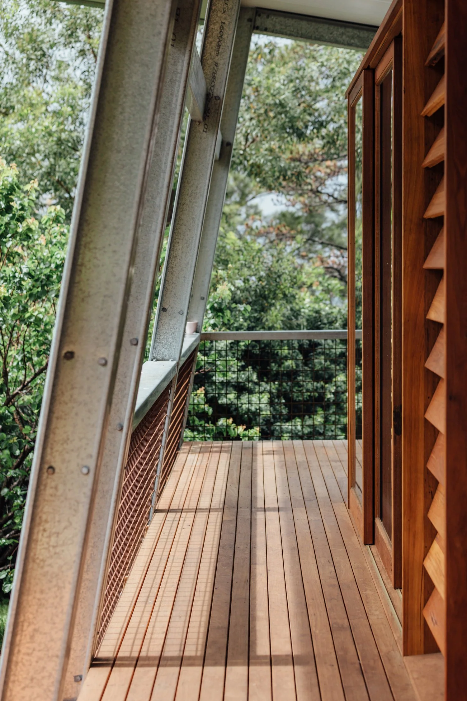 Takt+exoskeleton+house+louvres+balcony.jpg