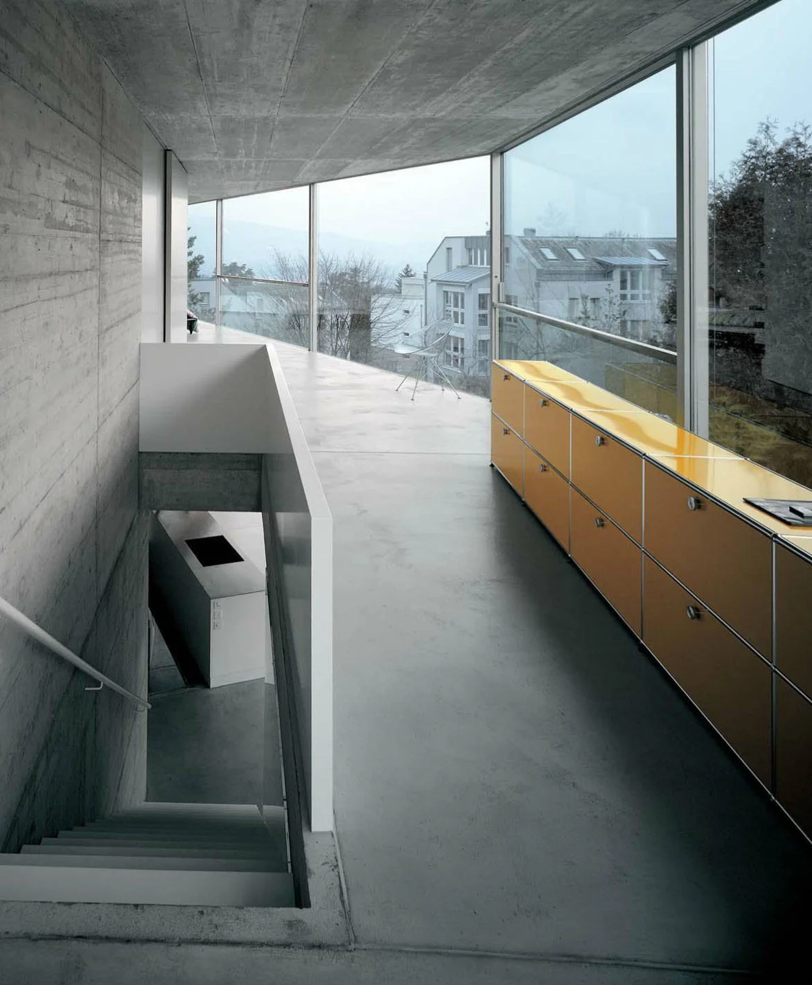 5f85a2bdd0a5736c787d294b_thisispaper-swiss-family-House-with-One-Wall-Christian-Kerez-5.jpg