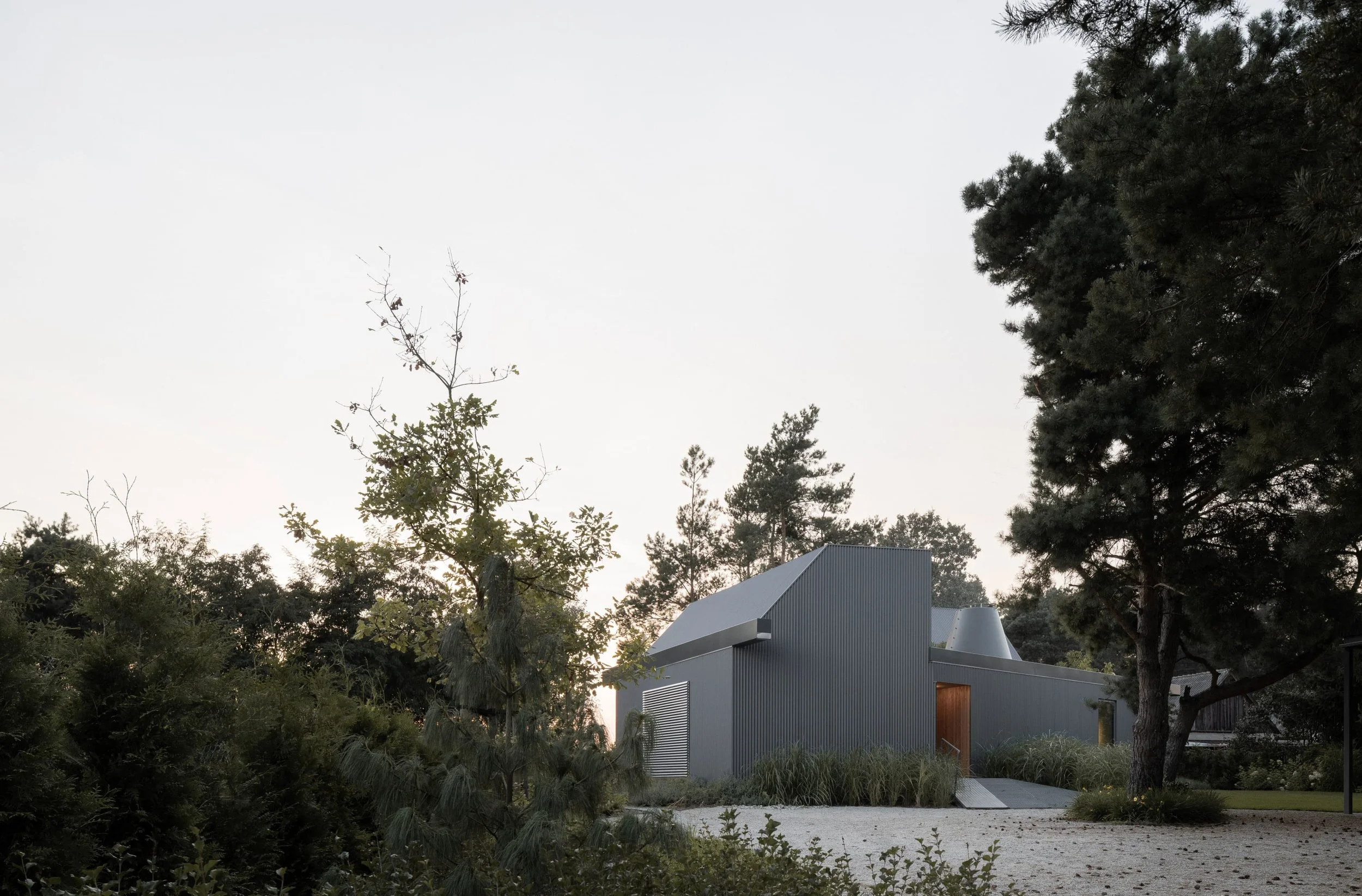 ugo-architecture-alex-shoots-buildings-terrace-with-a-house-by-the-lake (2).jpg