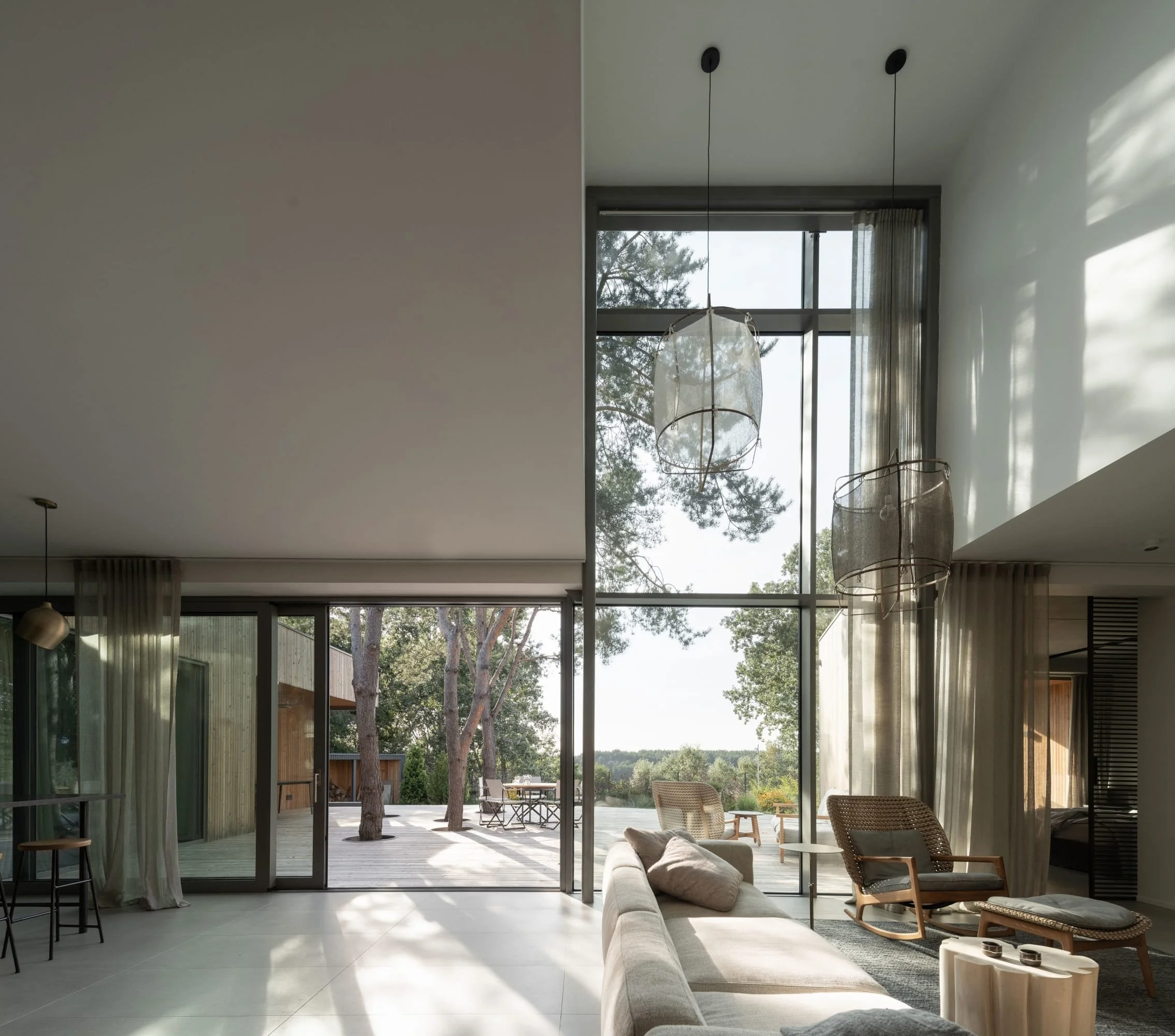 ugo-architecture-alex-shoots-buildings-terrace-with-a-house-by-the-lake (4).jpg