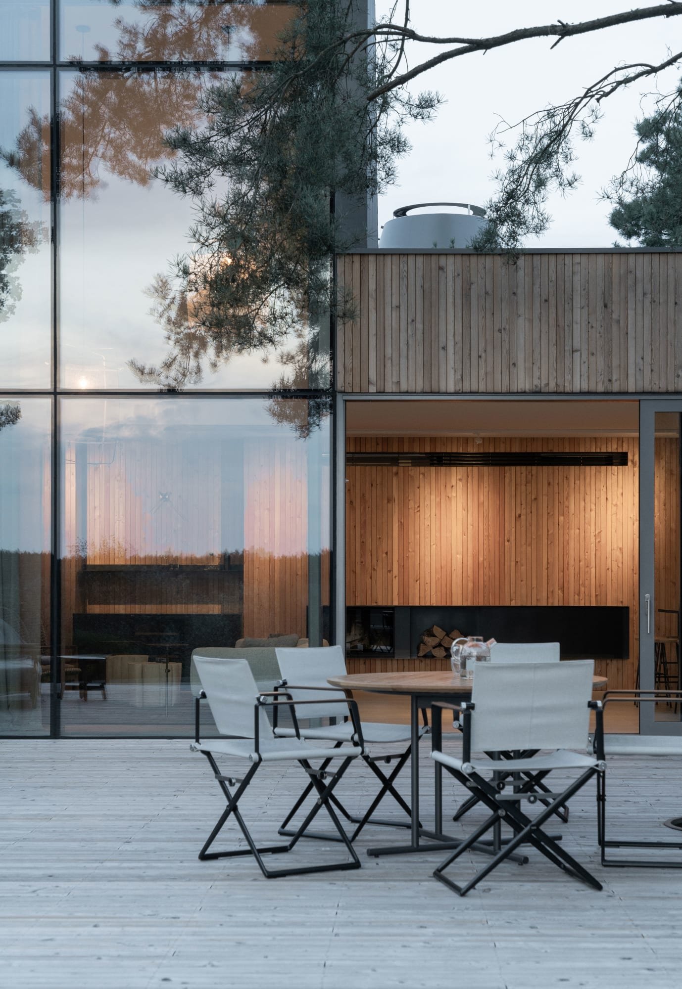 ugo-architecture-alex-shoots-buildings-terrace-with-a-house-by-the-lake (6).jpg