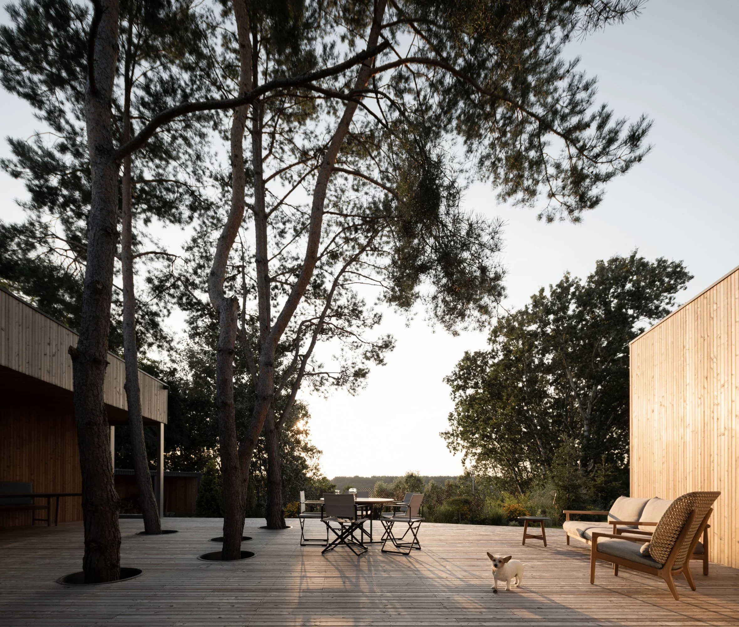 ugo-architecture-alex-shoots-buildings-terrace-with-a-house-by-the-lake (5).jpg