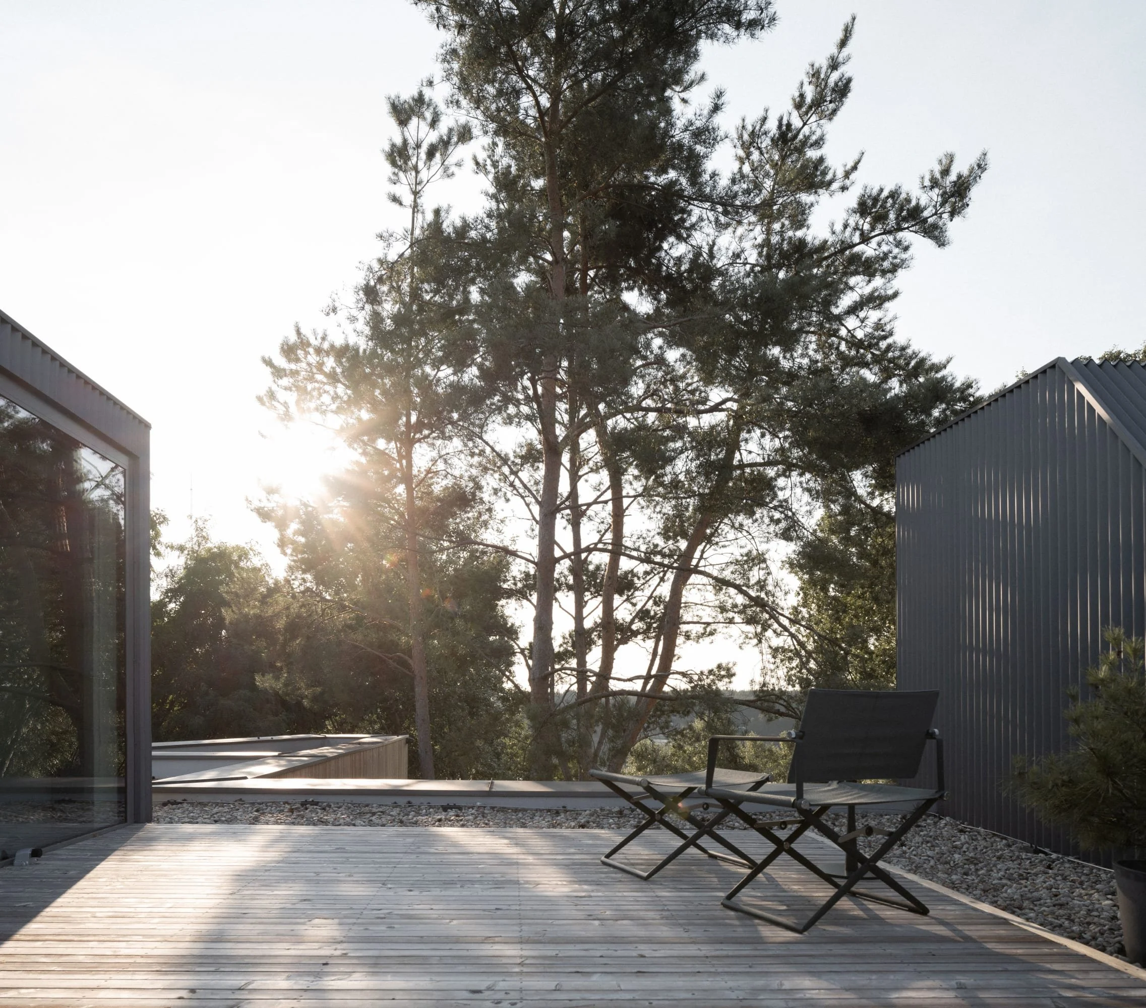 ugo-architecture-alex-shoots-buildings-terrace-with-a-house-by-the-lake (7).jpg