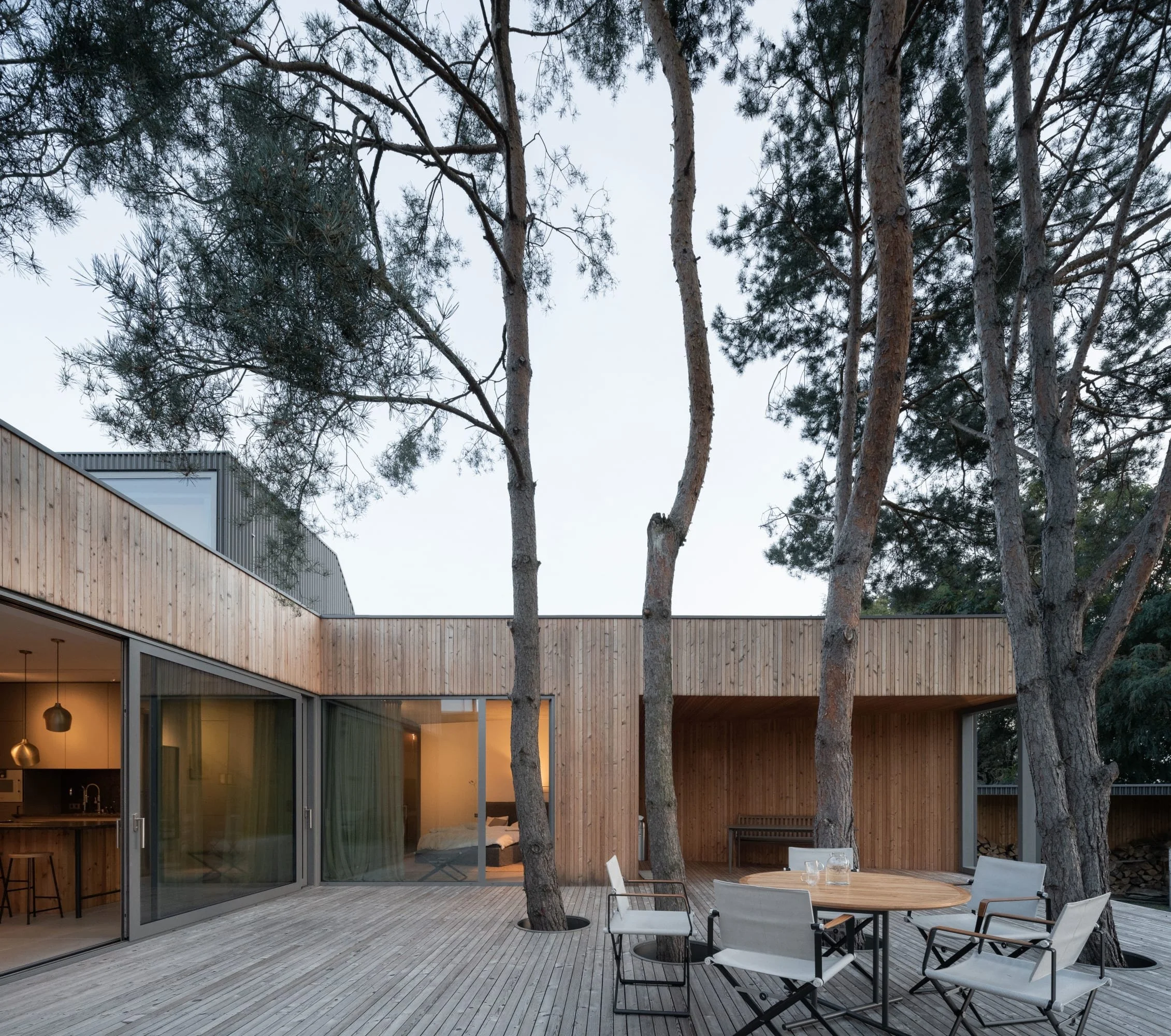 ugo-architecture-alex-shoots-buildings-terrace-with-a-house-by-the-lake (8).jpg