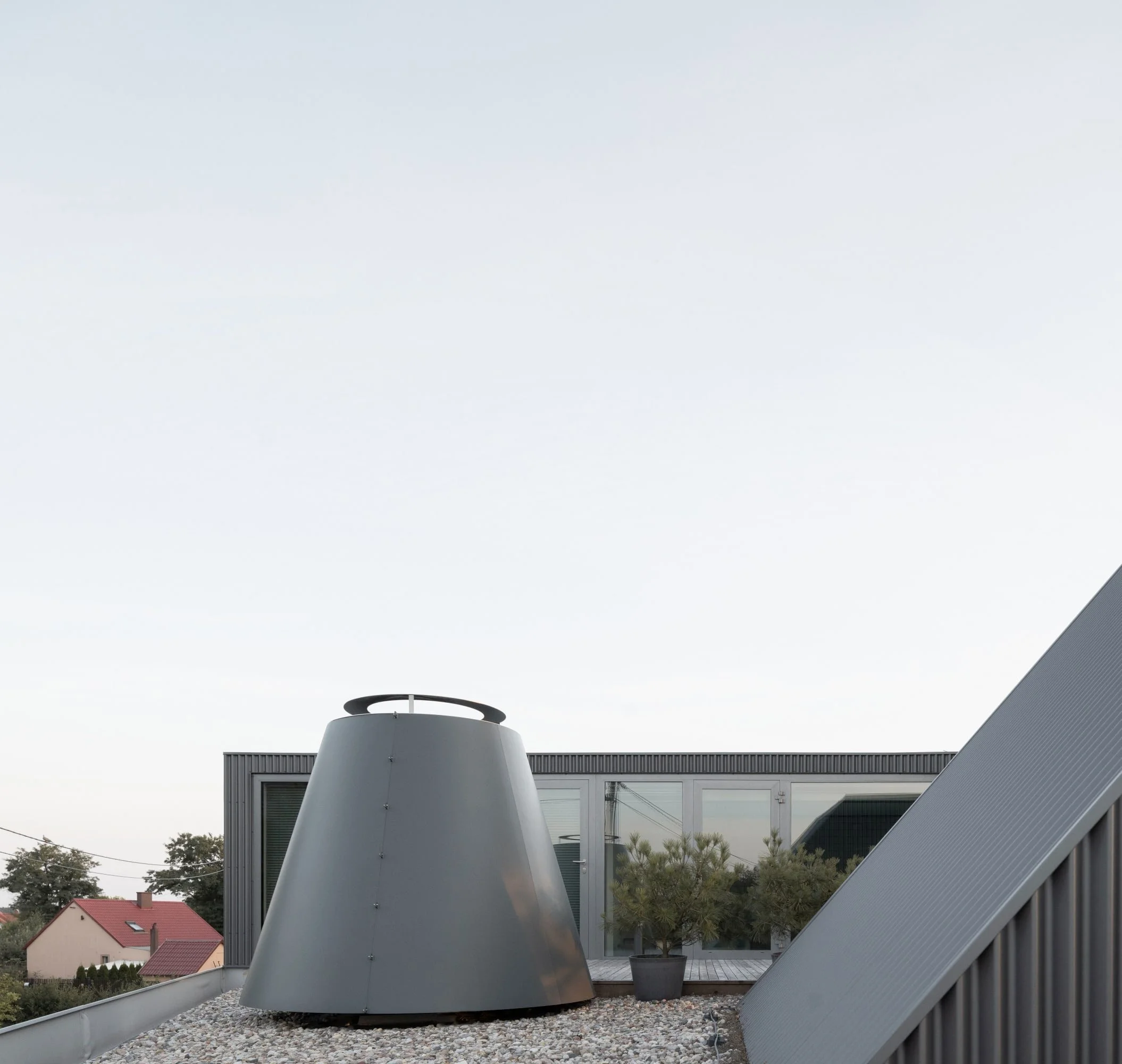 ugo-architecture-alex-shoots-buildings-terrace-with-a-house-by-the-lake (14).jpg