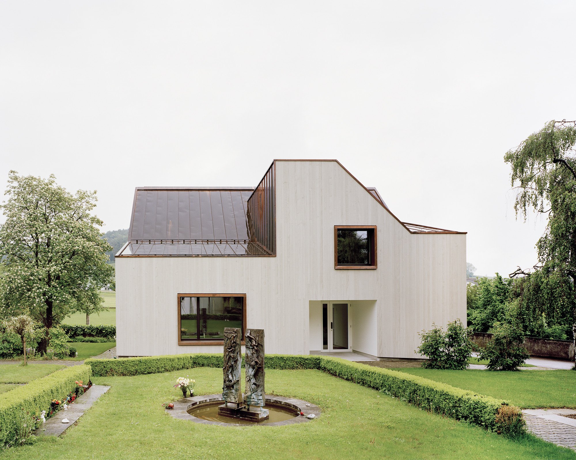 kige_04_fassade_nord_eingang_verwittert.jpg