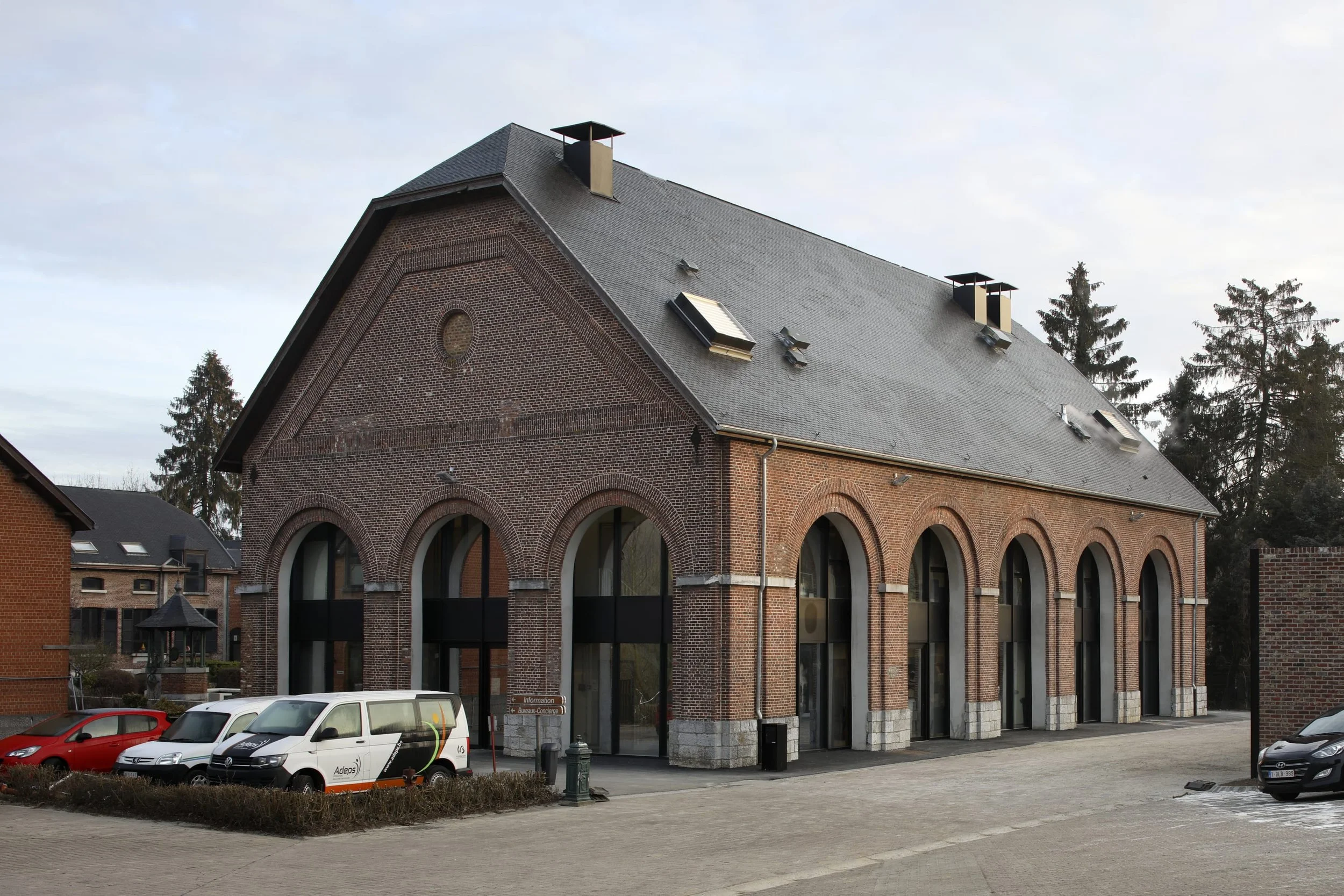 label-architecture-maxime-delvaux-transformation-of-la-ferme-du-chateau (1).jpg