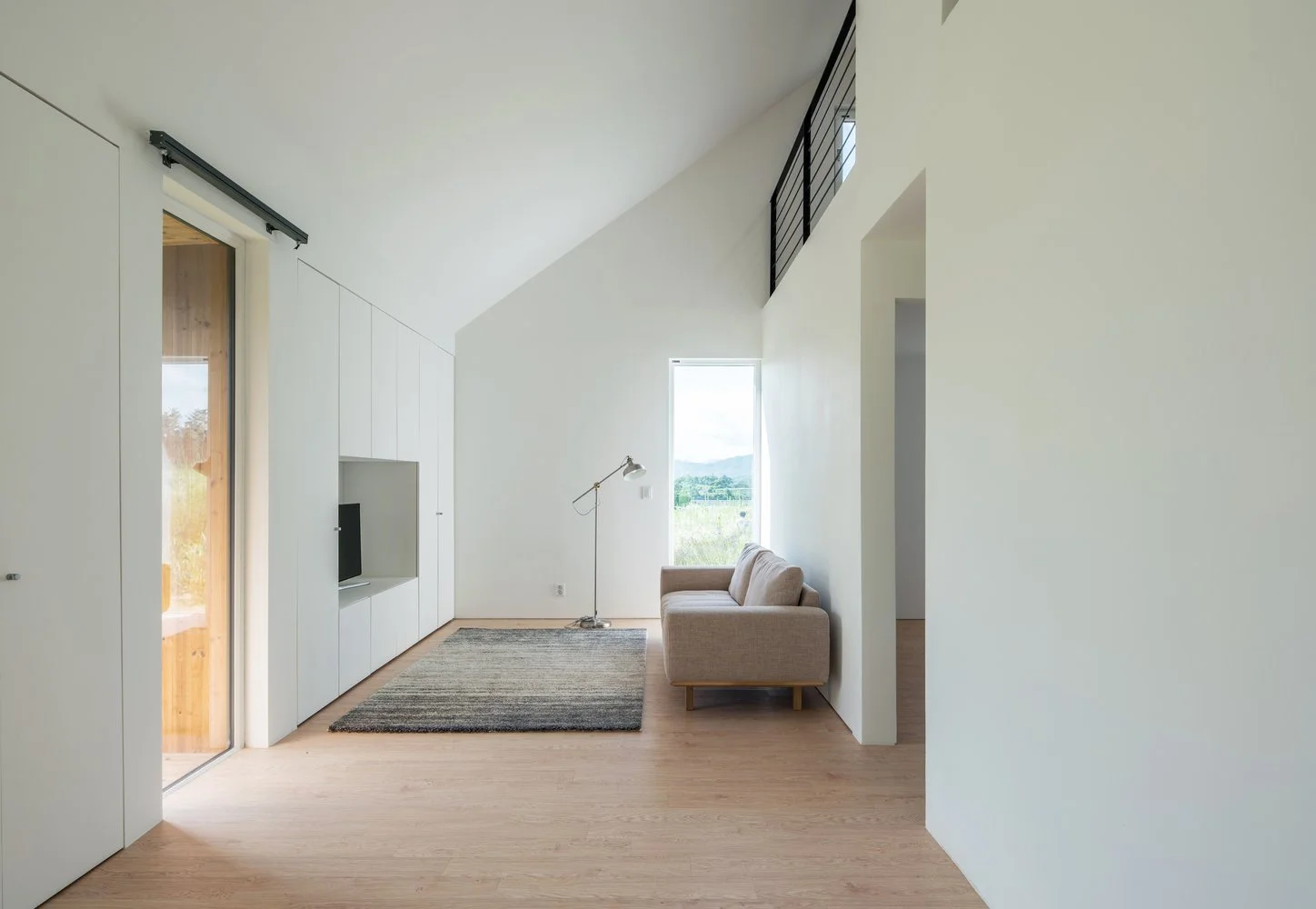 09_Shear_House_Living_Room_Looking_West_Song_Yousub.jpg