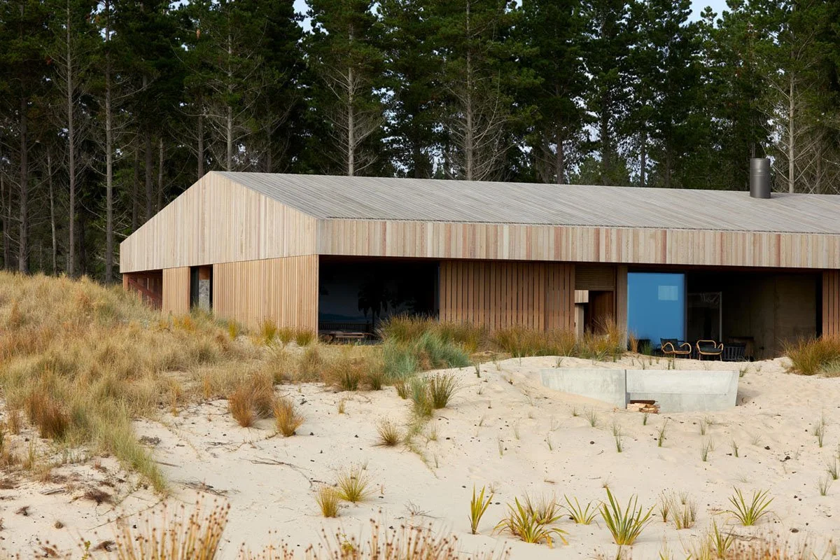 5ffd9e05a4dcbd472839b8ae_thisispaper-off-grid-weekend-te-arai-beach-house-fearon-hay-architects-4.jpg
