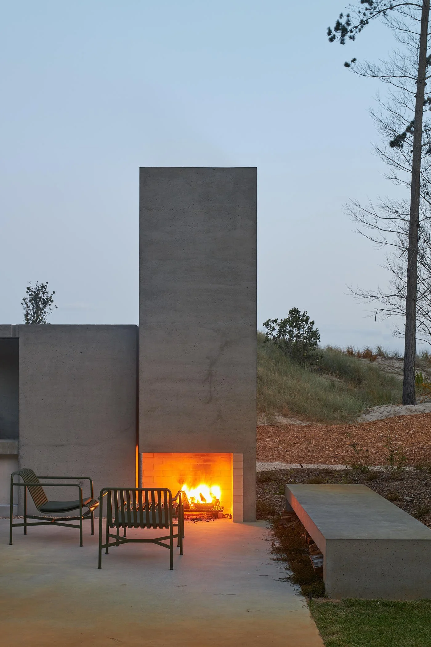 5ffd9e0379d56b688410087c_thisispaper-off-grid-weekend-te-arai-beach-house-fearon-hay-architects-9.jpg