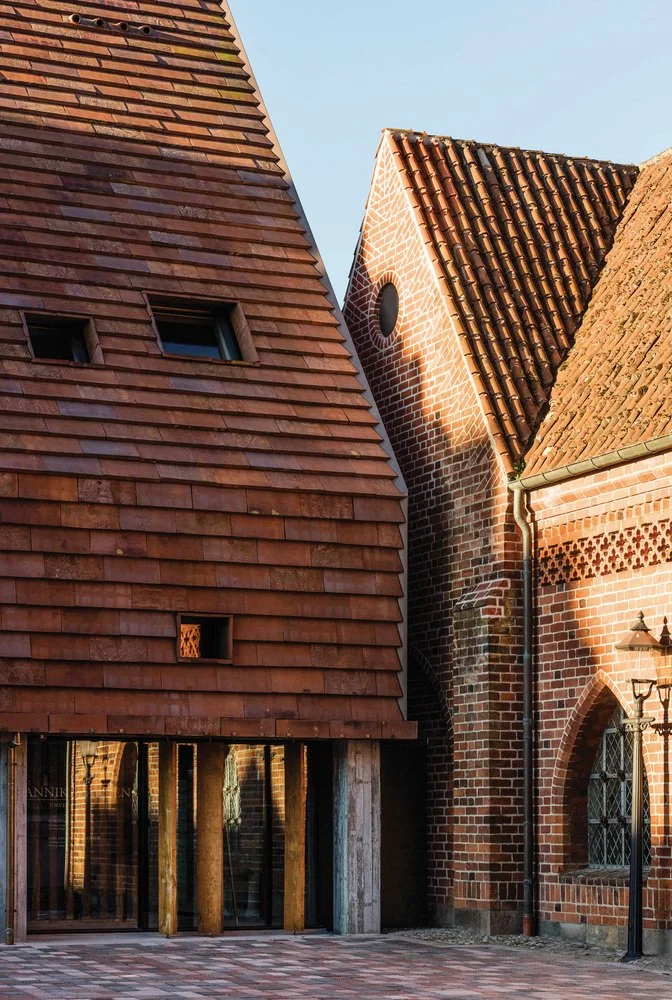 Kannikegaarden_juxtaposition_with_adjoining_protected_building_Anders_Sune_Berg.jpg