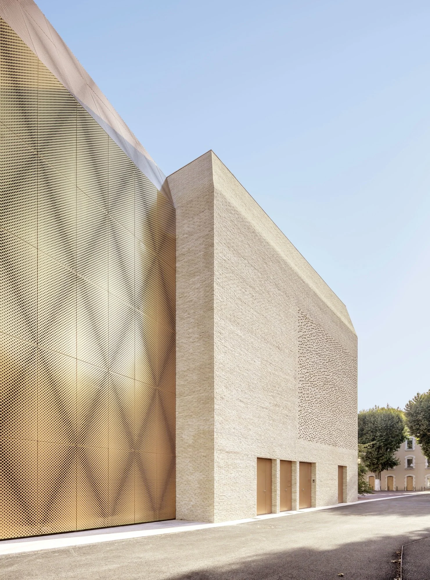 antonio-virga-architecte-luc-boegly-pierre-lasvenes-cinema-in-cahors (3).jpg