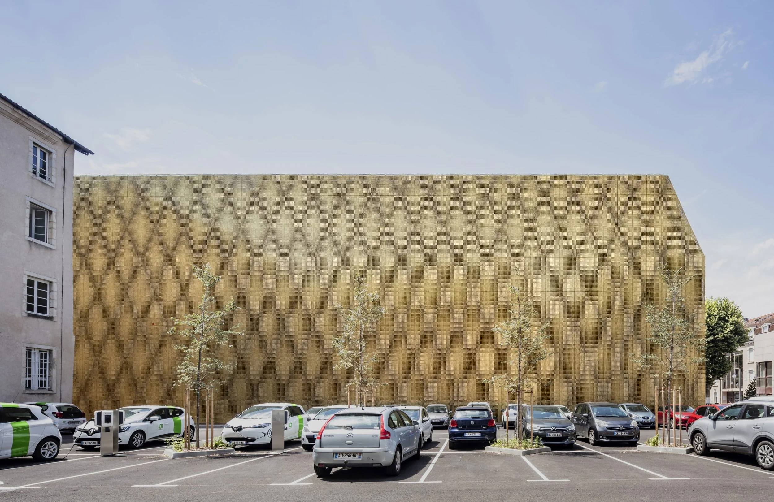 antonio-virga-architecte-luc-boegly-pierre-lasvenes-cinema-in-cahors (4).jpg
