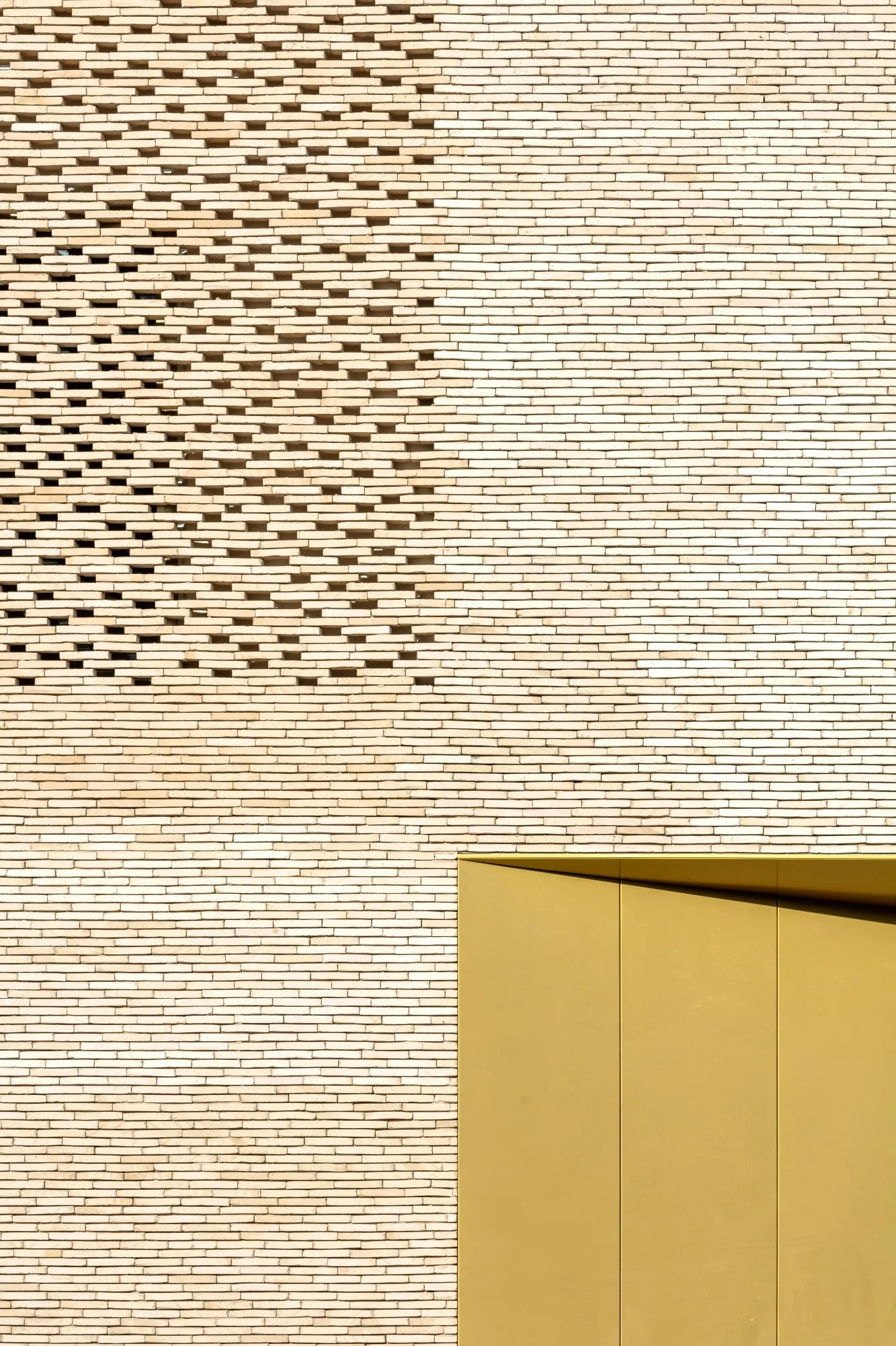 antonio-virga-architecte-luc-boegly-pierre-lasvenes-cinema-in-cahors (11).jpg
