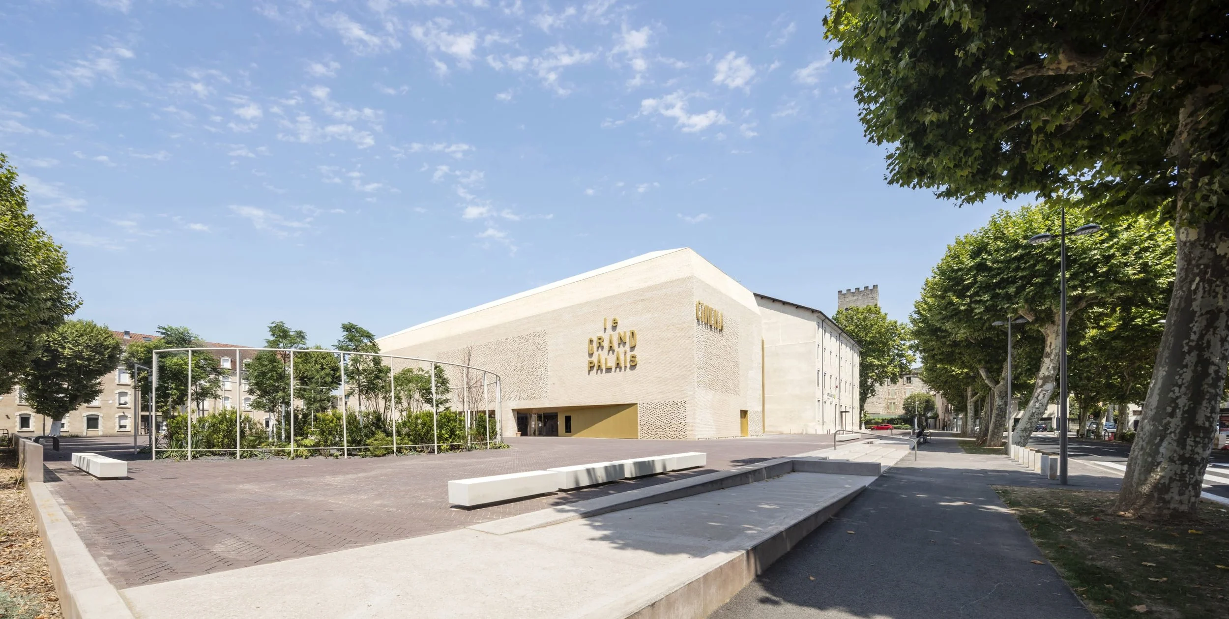 antonio-virga-architecte-luc-boegly-pierre-lasvenes-cinema-in-cahors (12).jpg