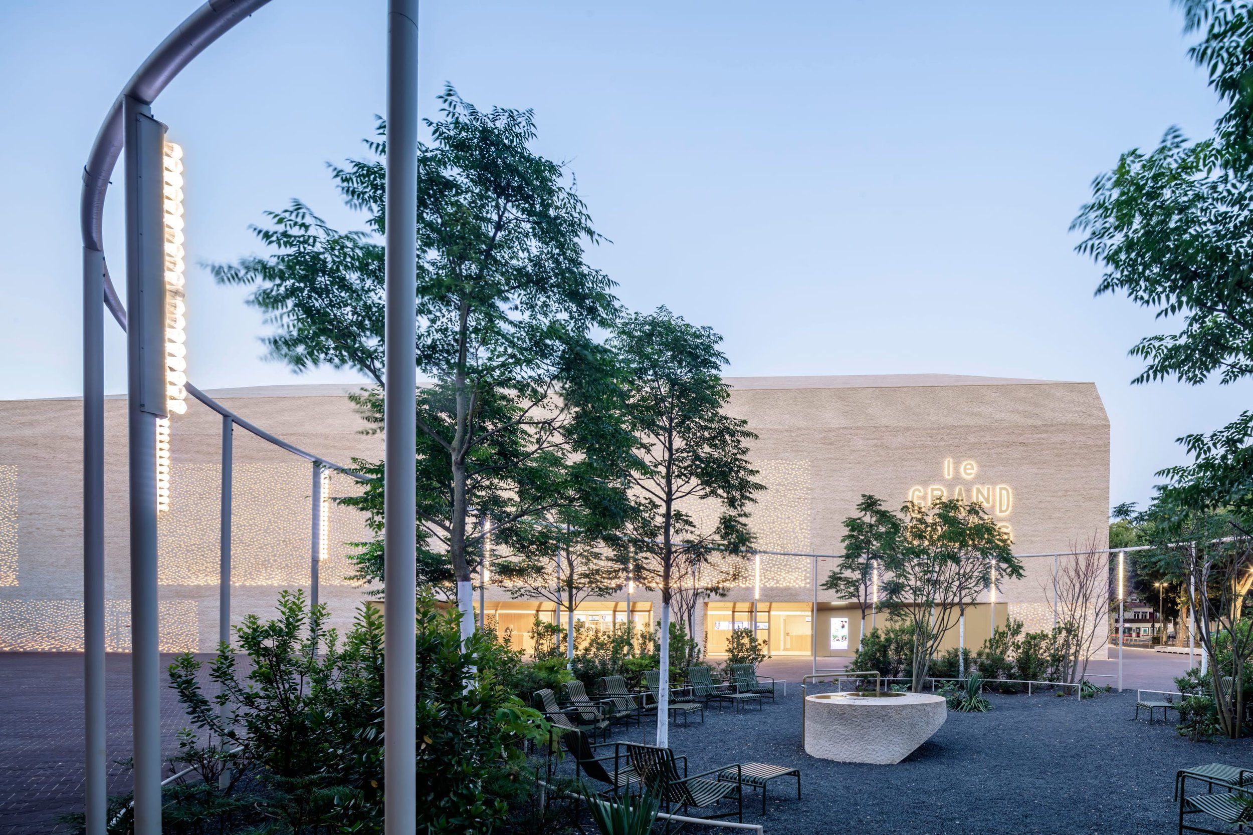 antonio-virga-architecte-luc-boegly-pierre-lasvenes-cinema-in-cahors (25).jpg