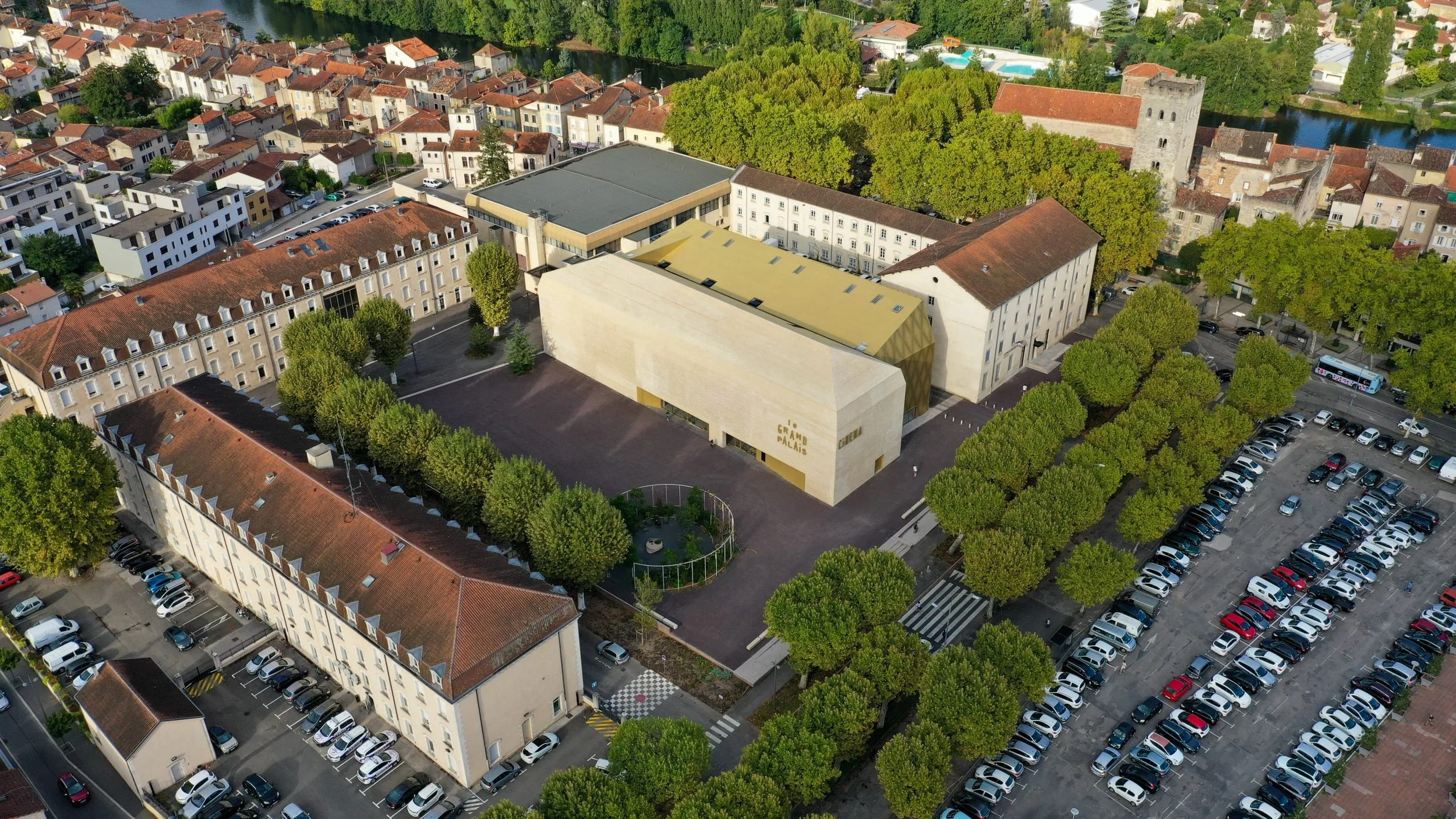 antonio-virga-architecte-luc-boegly-pierre-lasvenes-cinema-in-cahors (26).jpg