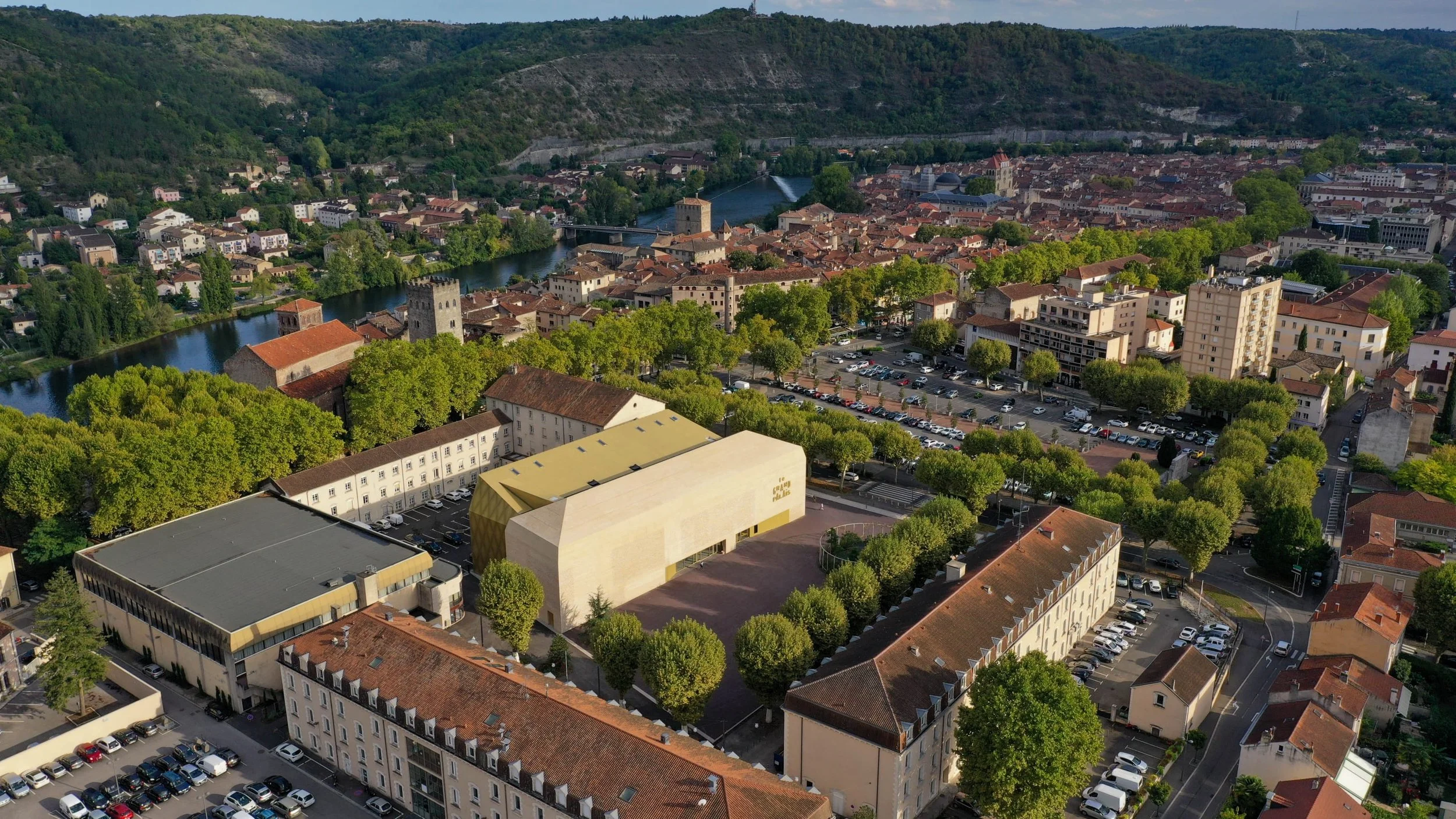 antonio-virga-architecte-luc-boegly-pierre-lasvenes-cinema-in-cahors (27).jpg